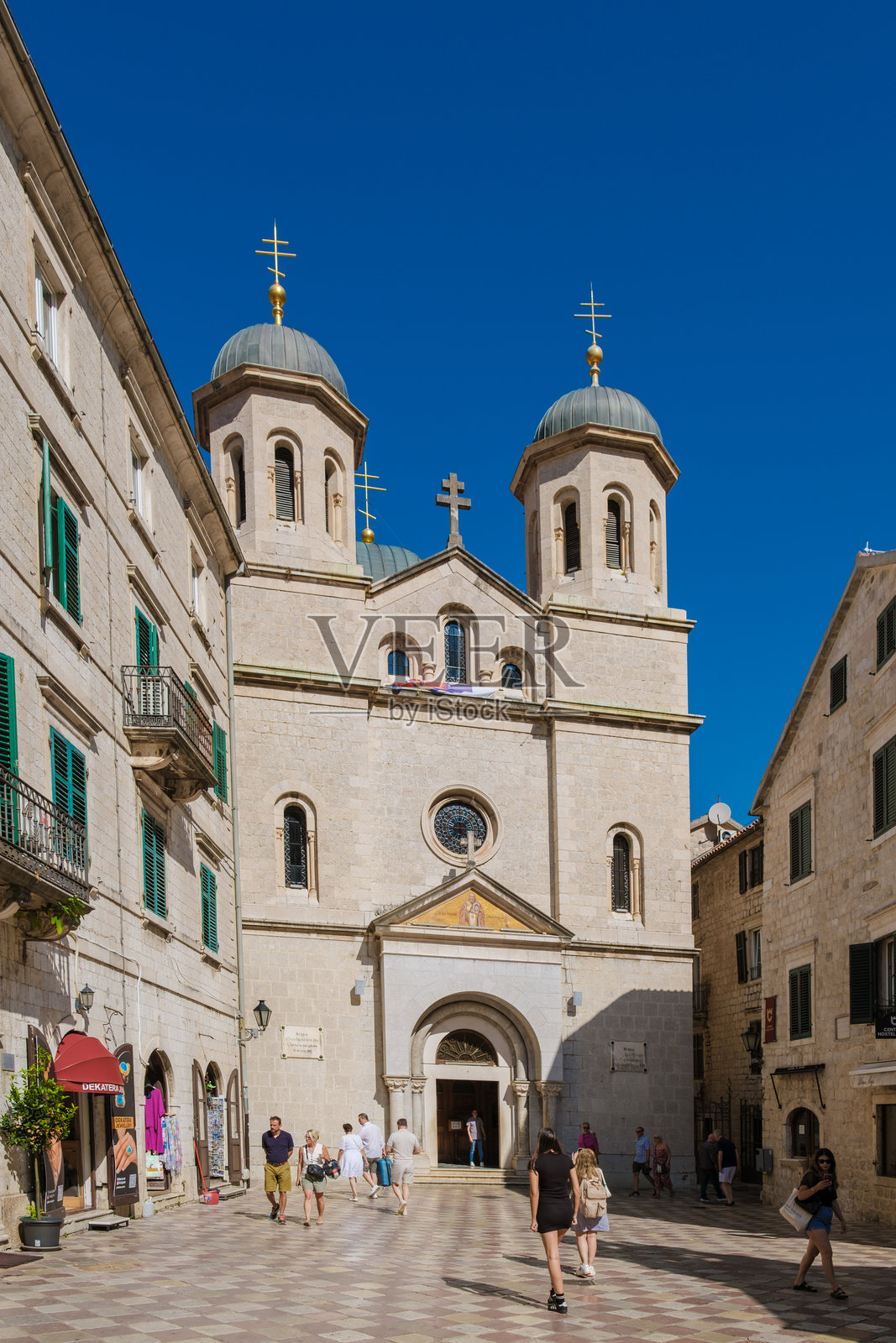 探索黑山科托尔的古老魅力，欣赏其令人惊叹的建筑和充满活力的人民照片摄影图片