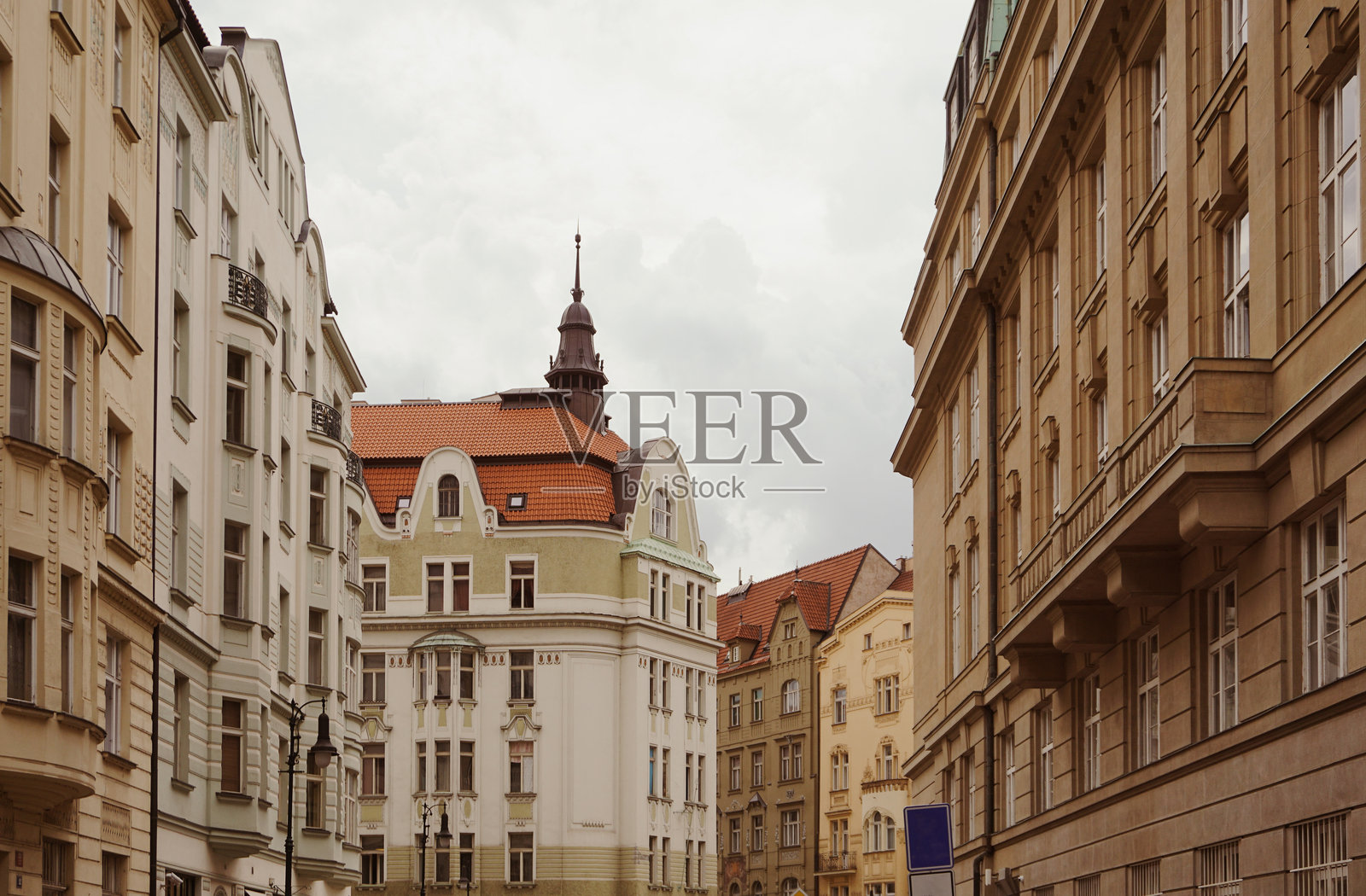 城市建筑物的仰视角度照片摄影图片