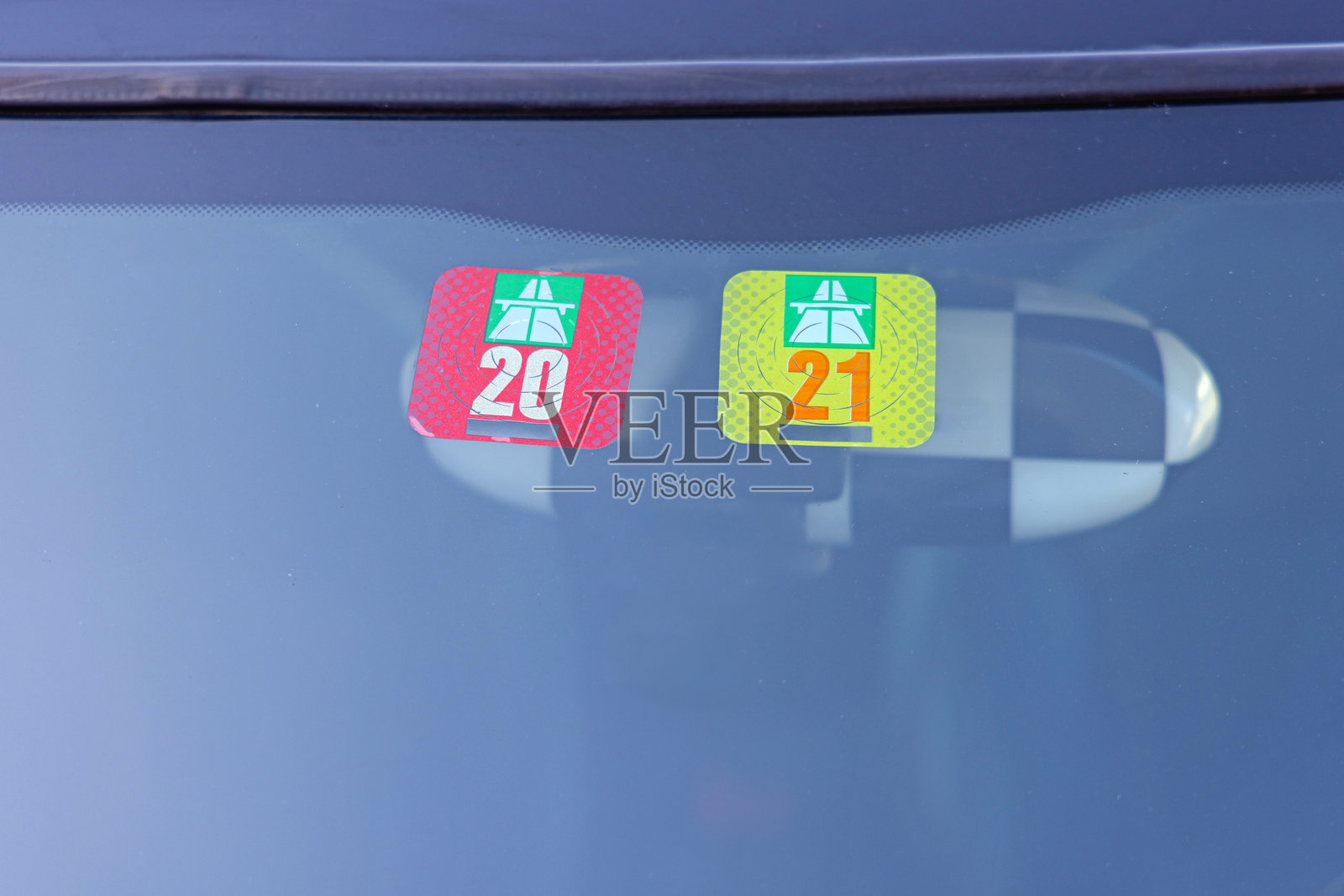 道路税贴纸照片摄影图片