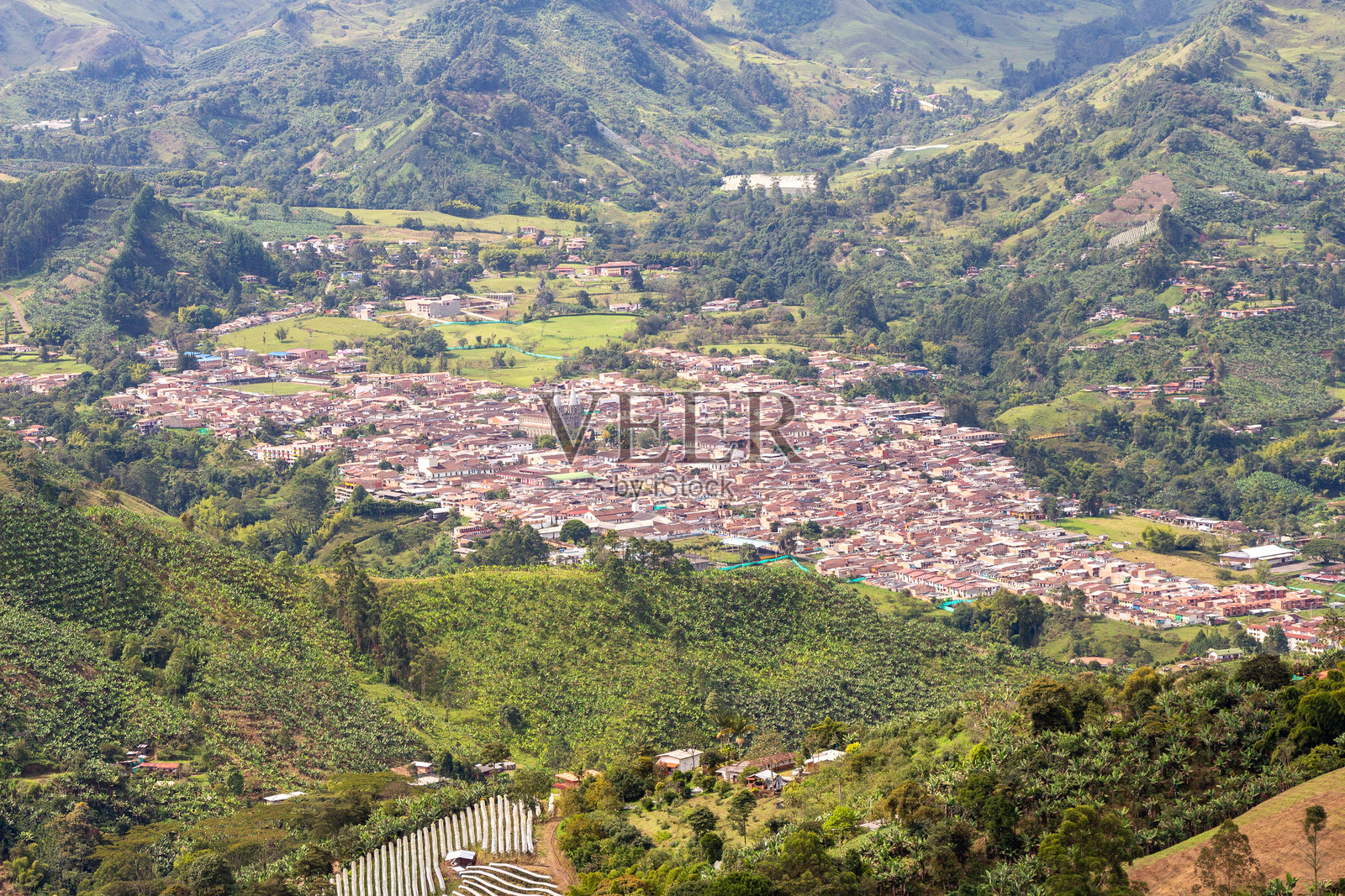 哥伦比亚安提奥基亚省哈丁的城市风景。照片摄影图片