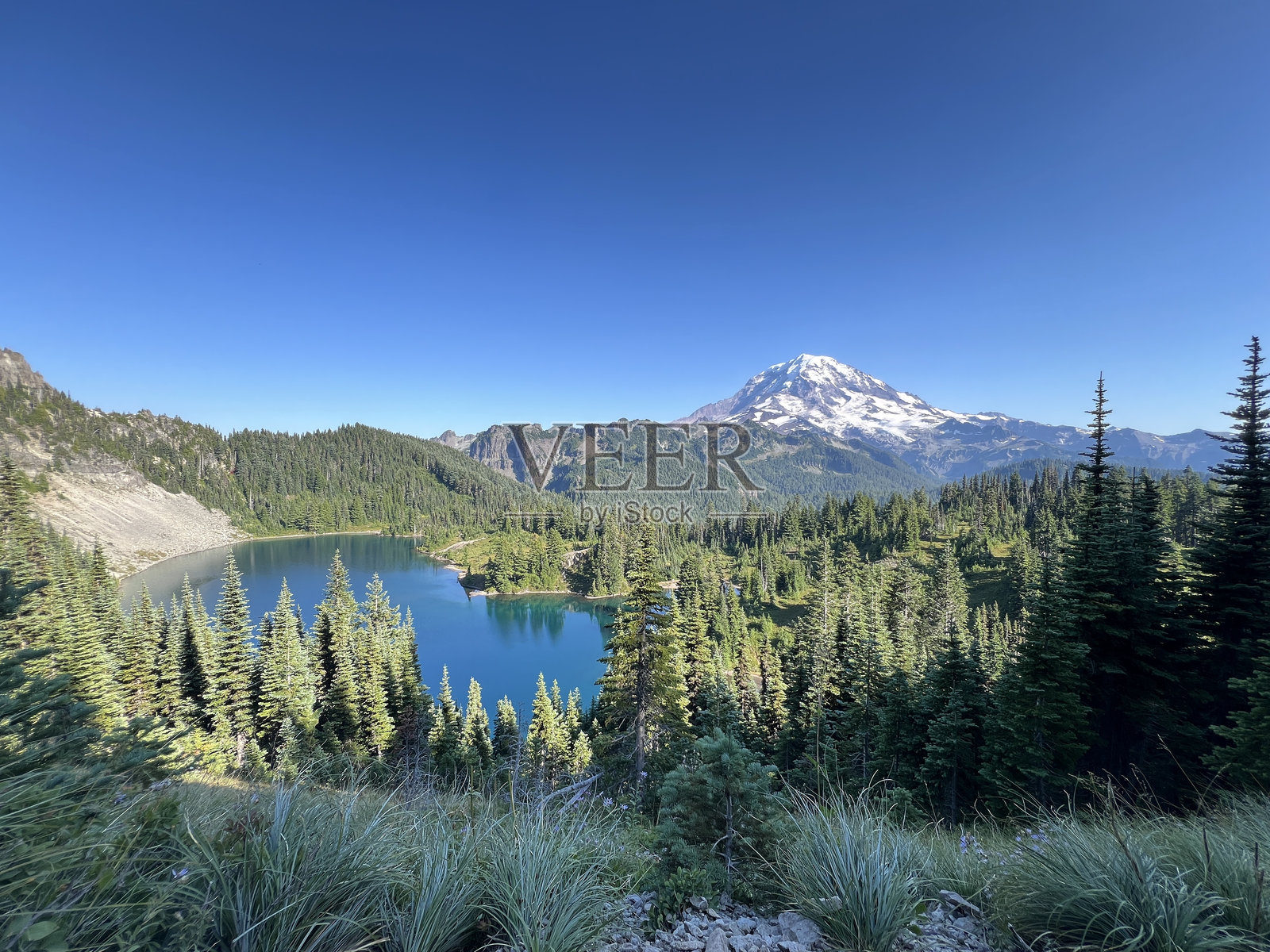 尤尼斯湖的宁静照片摄影图片