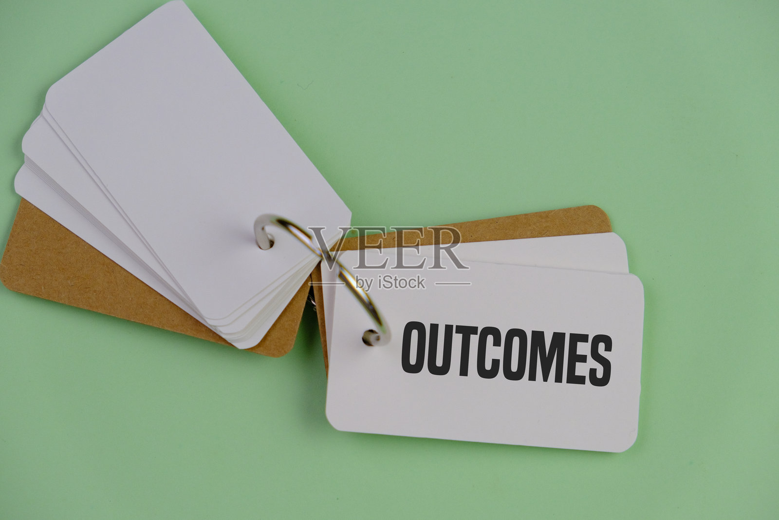 笔记本上的“成果”字样，绿色背景照片摄影图片