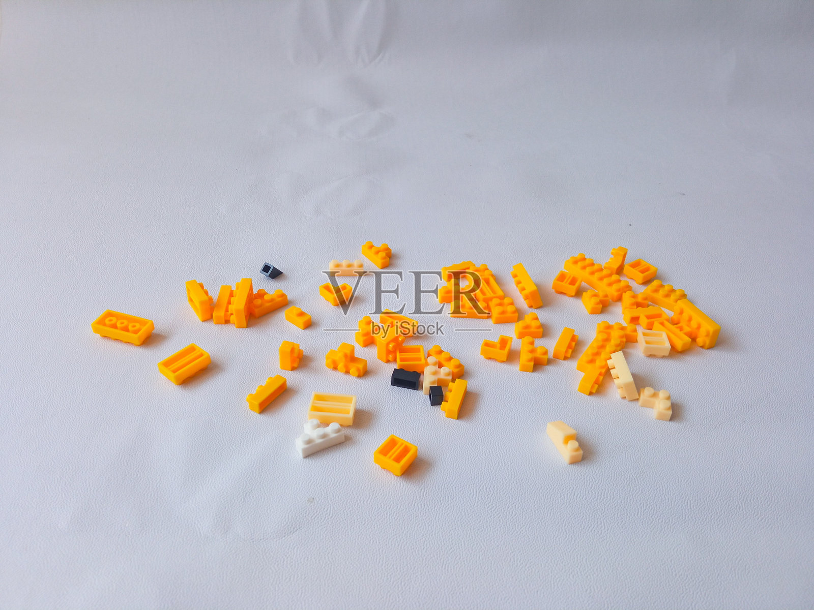 五彩缤纷的黄色塑料玩具砖背景照片摄影图片