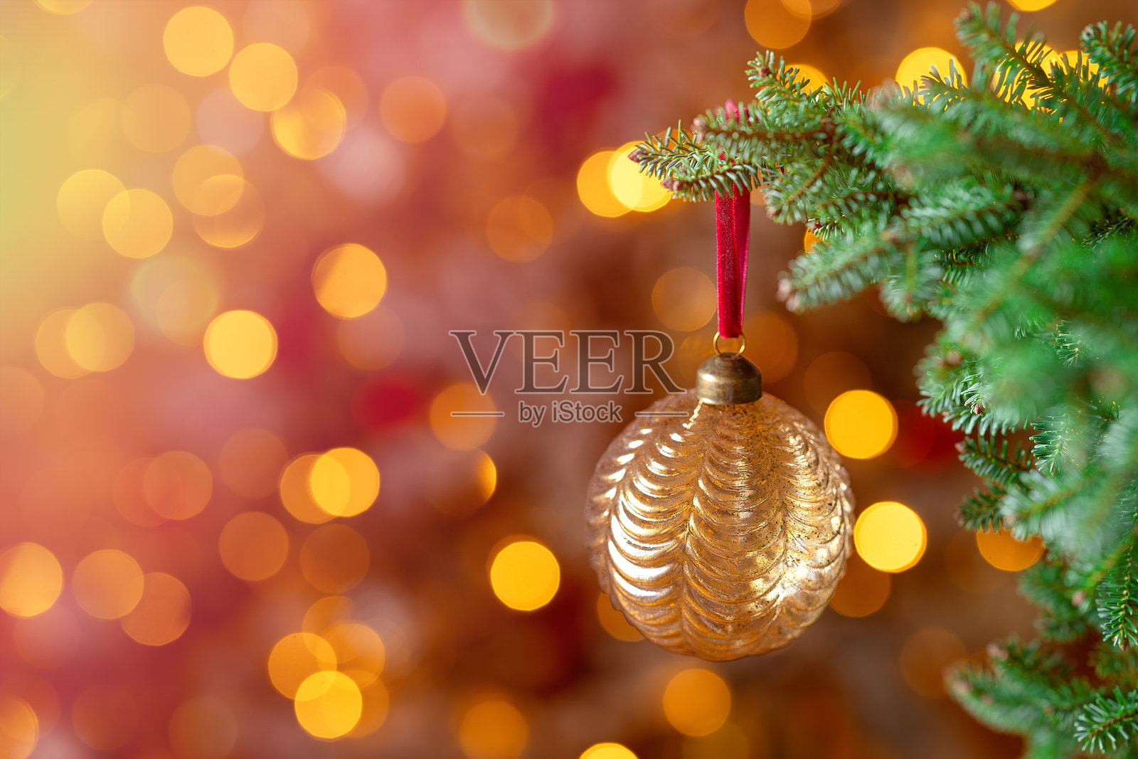 圣诞树与虚化的灯光照片摄影图片