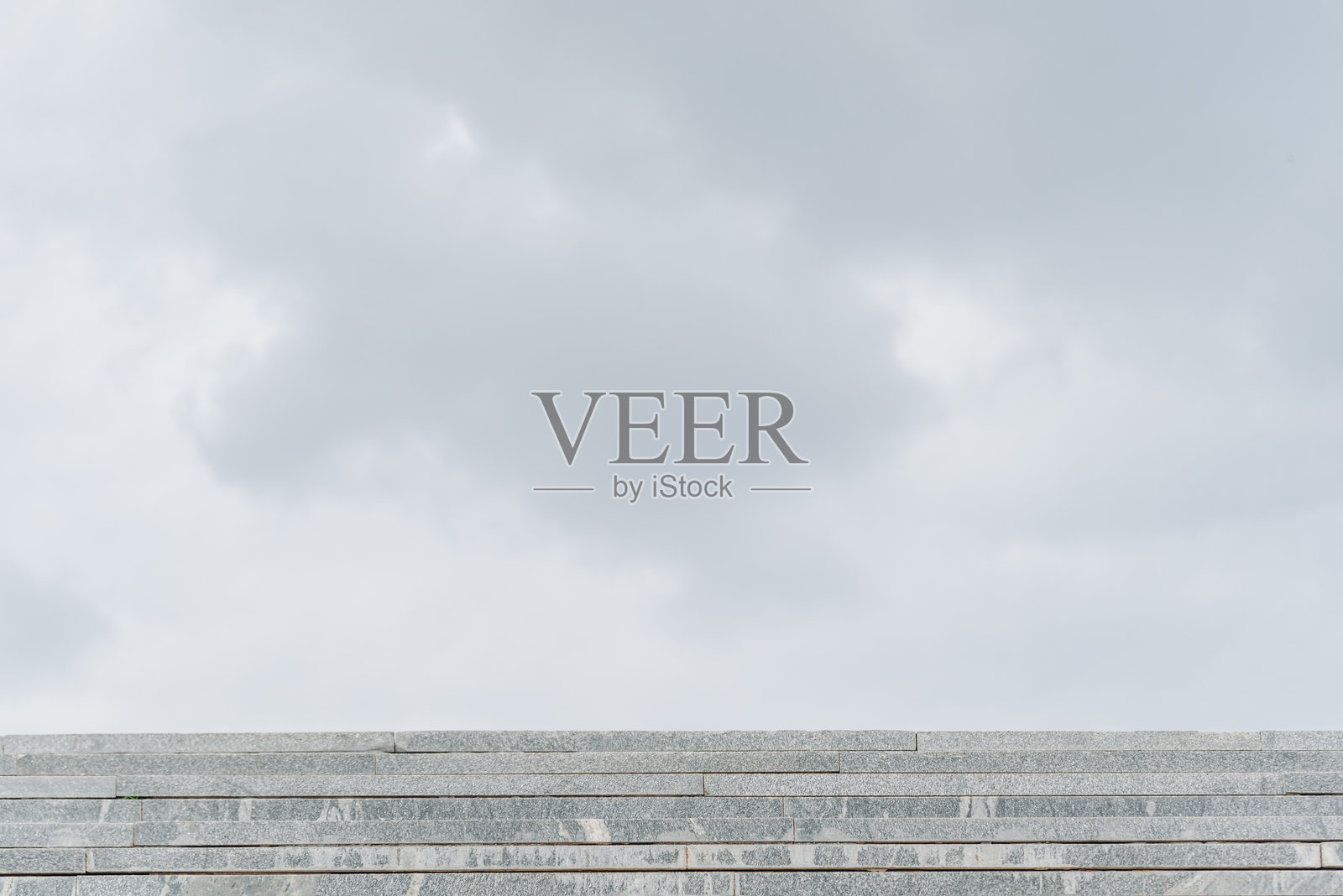 石阶与多云的天空照片摄影图片