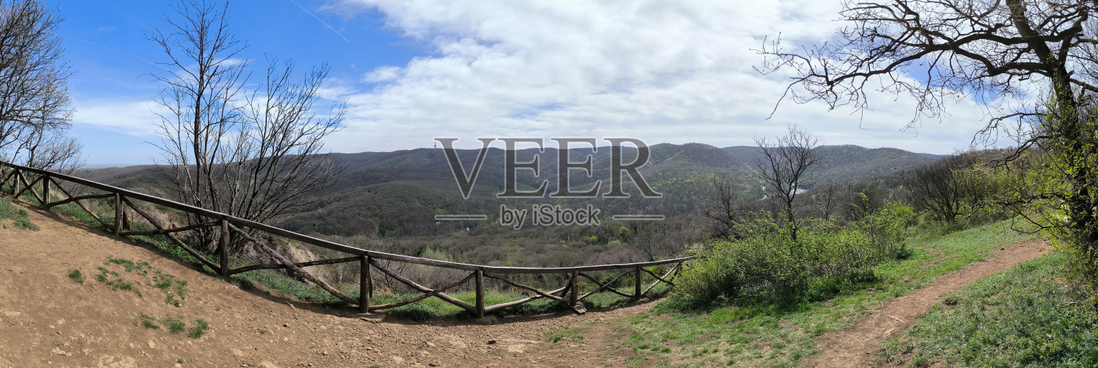 弗鲁什卡戈拉国家公园的早春照片摄影图片