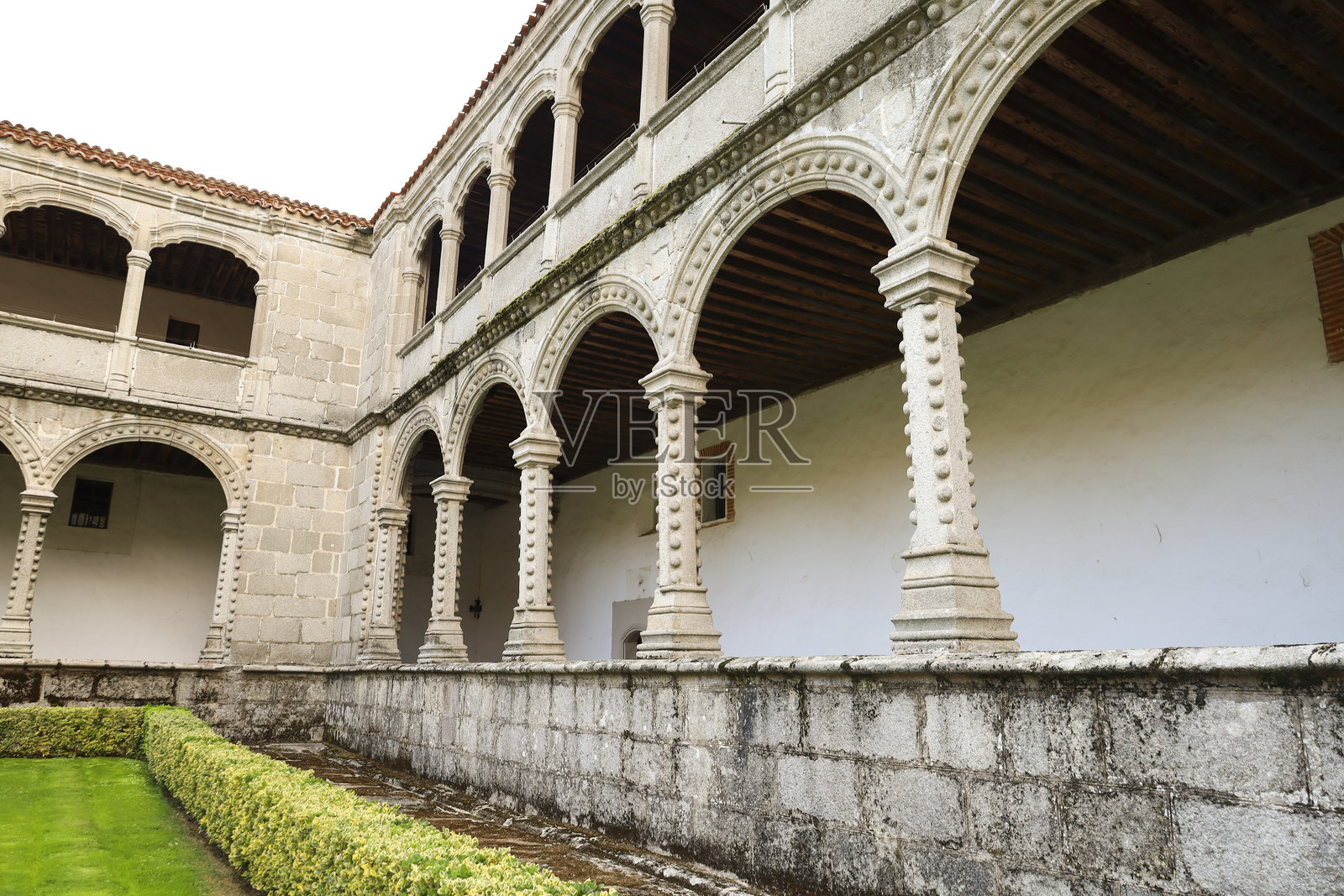阿维拉圣托马斯皇家修道院的回廊照片摄影图片