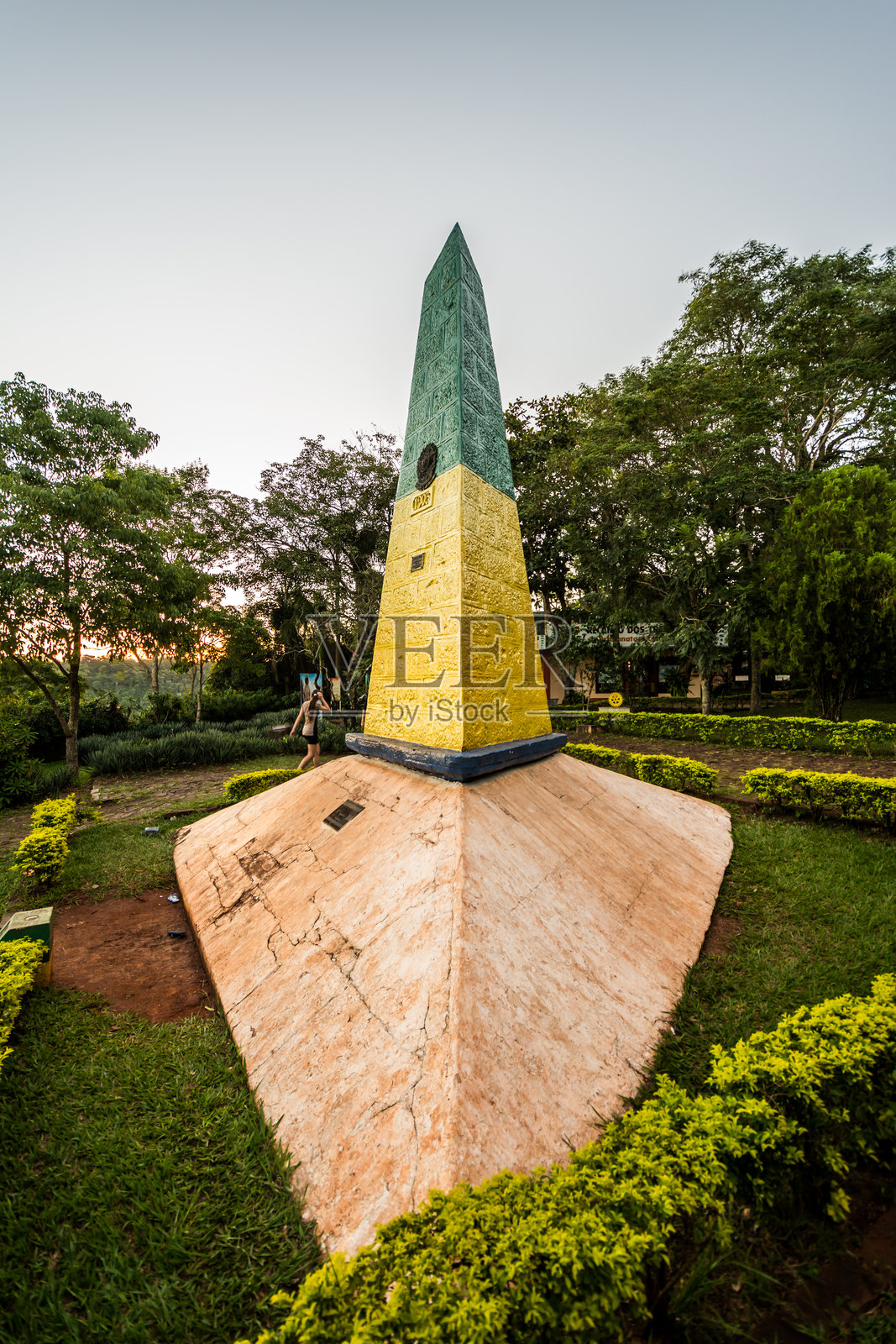 巴西、阿根廷、巴拉圭三国交界地标照片摄影图片