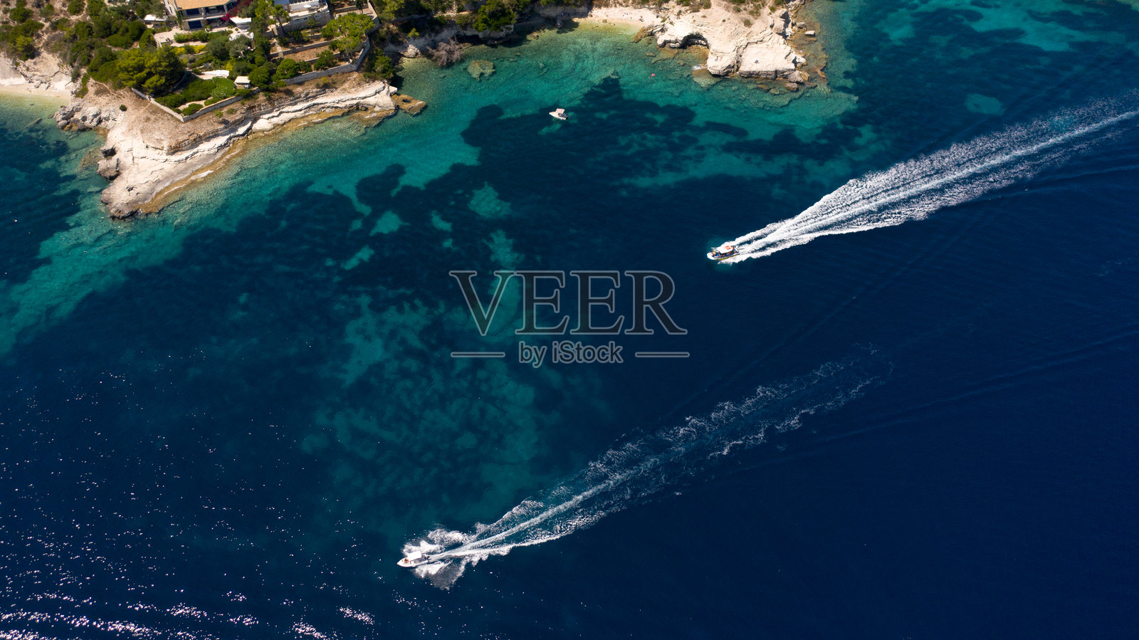 希腊帕克索斯岛爱奥尼亚海上快艇航行的航拍照片摄影图片