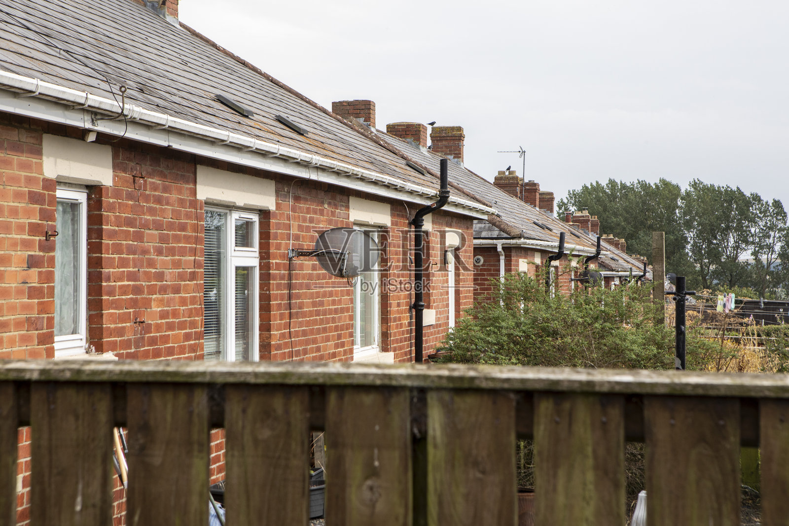 排成一排的半独立式平房照片摄影图片