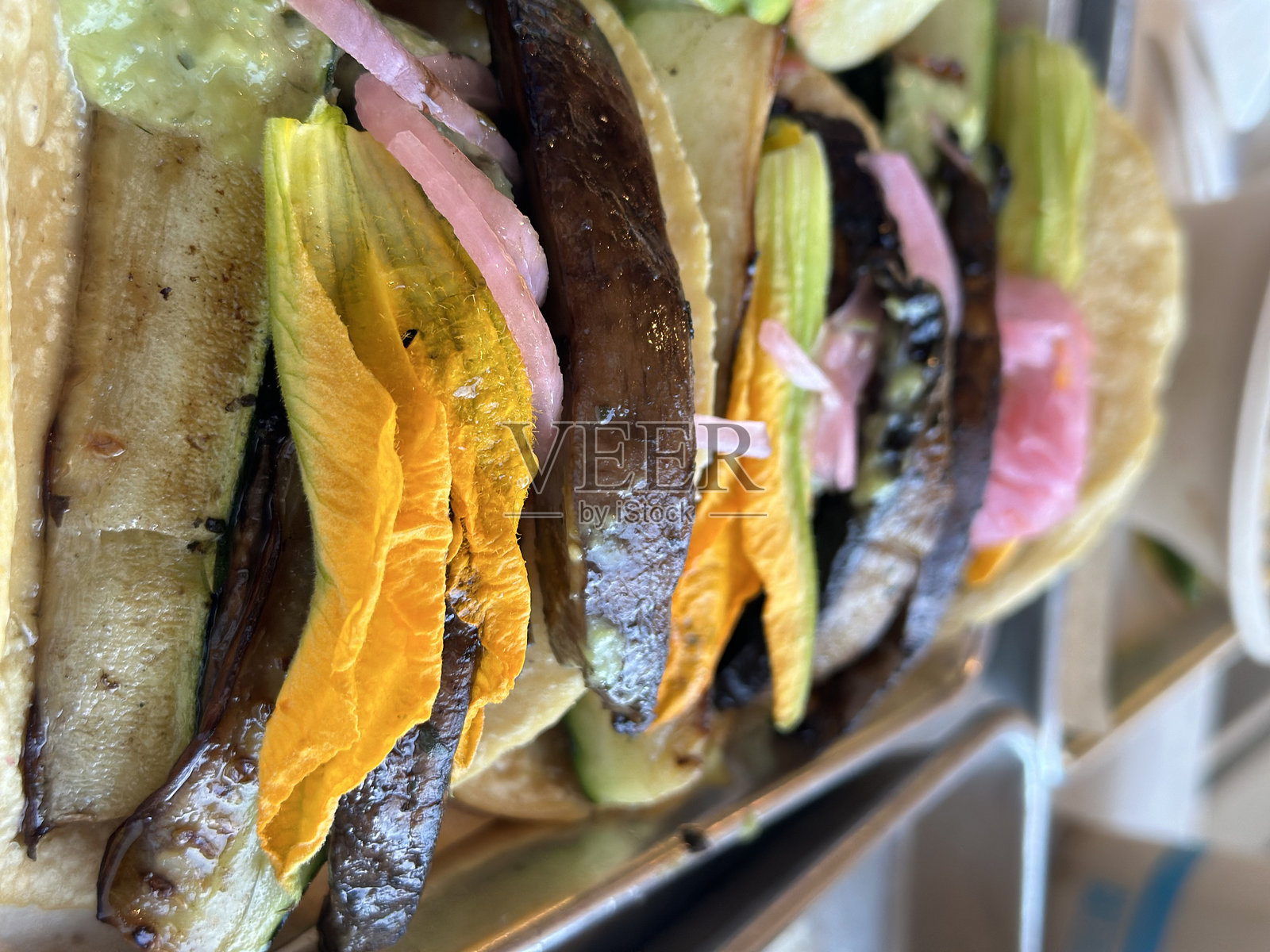 加利福尼亚州卡尔斯巴德的Pure Taco素食玉米饼特写照片摄影图片