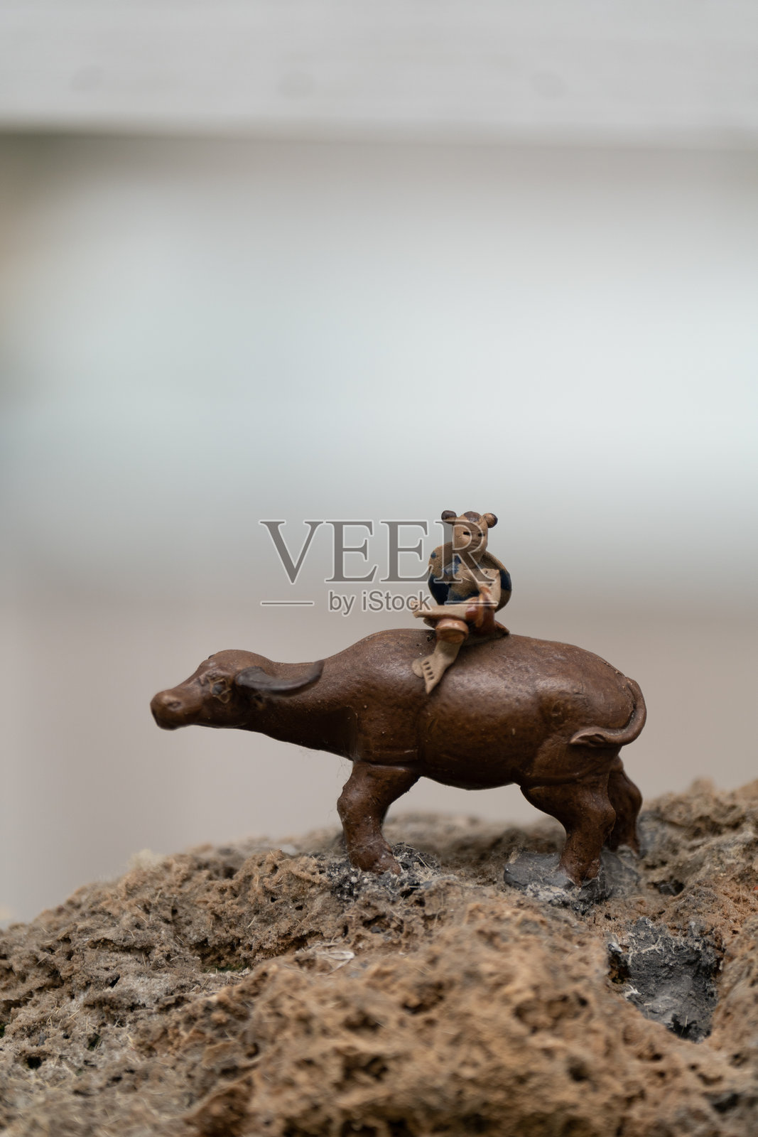 牧童骑牛装饰物照片摄影图片