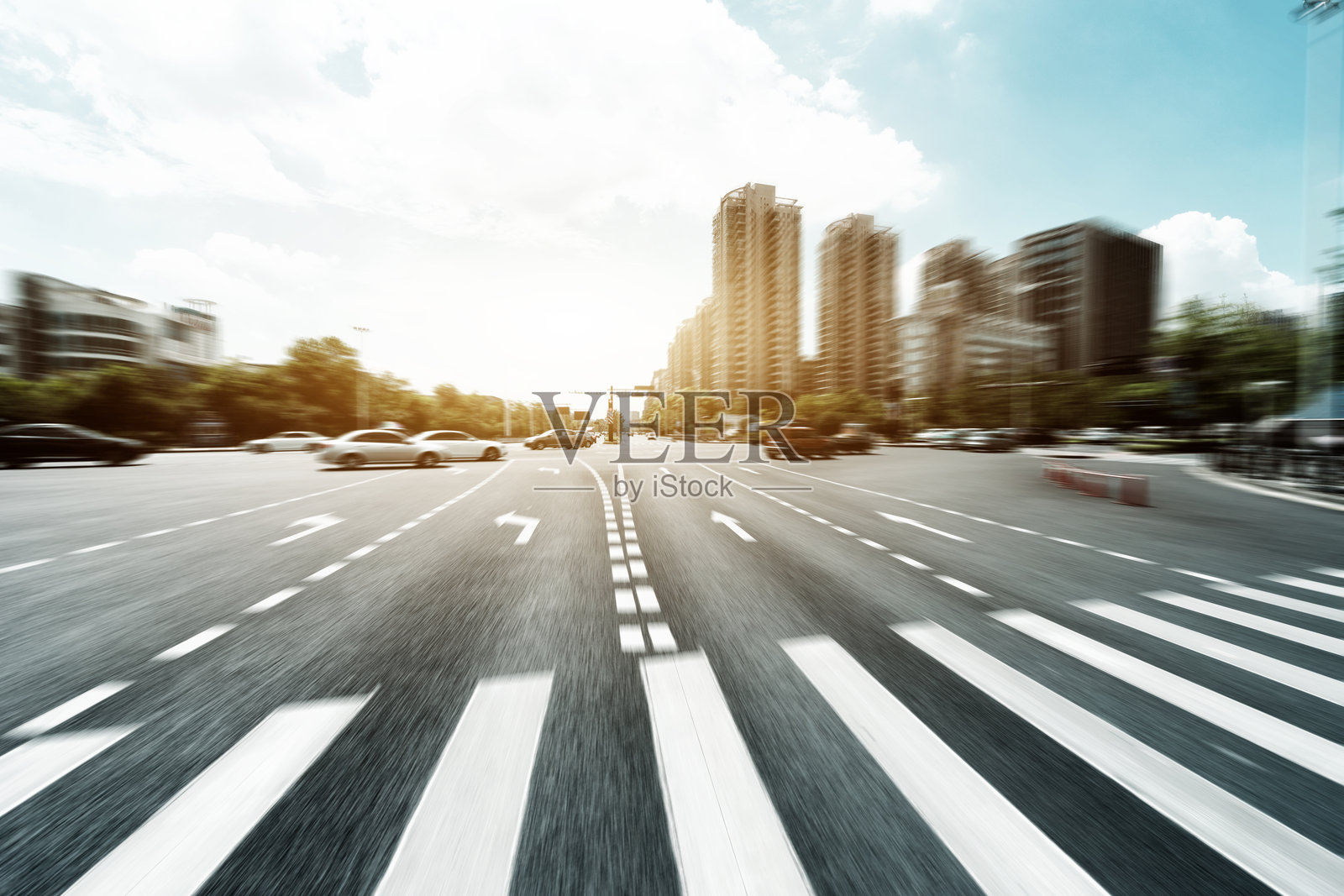 城市街道路面照片摄影图片