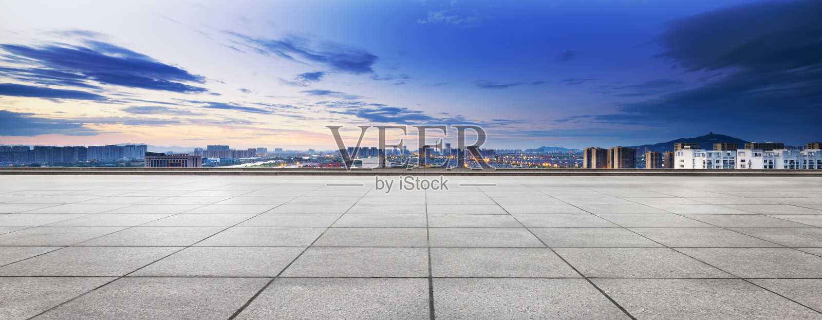 砖路和傍晚现代城市照片摄影图片