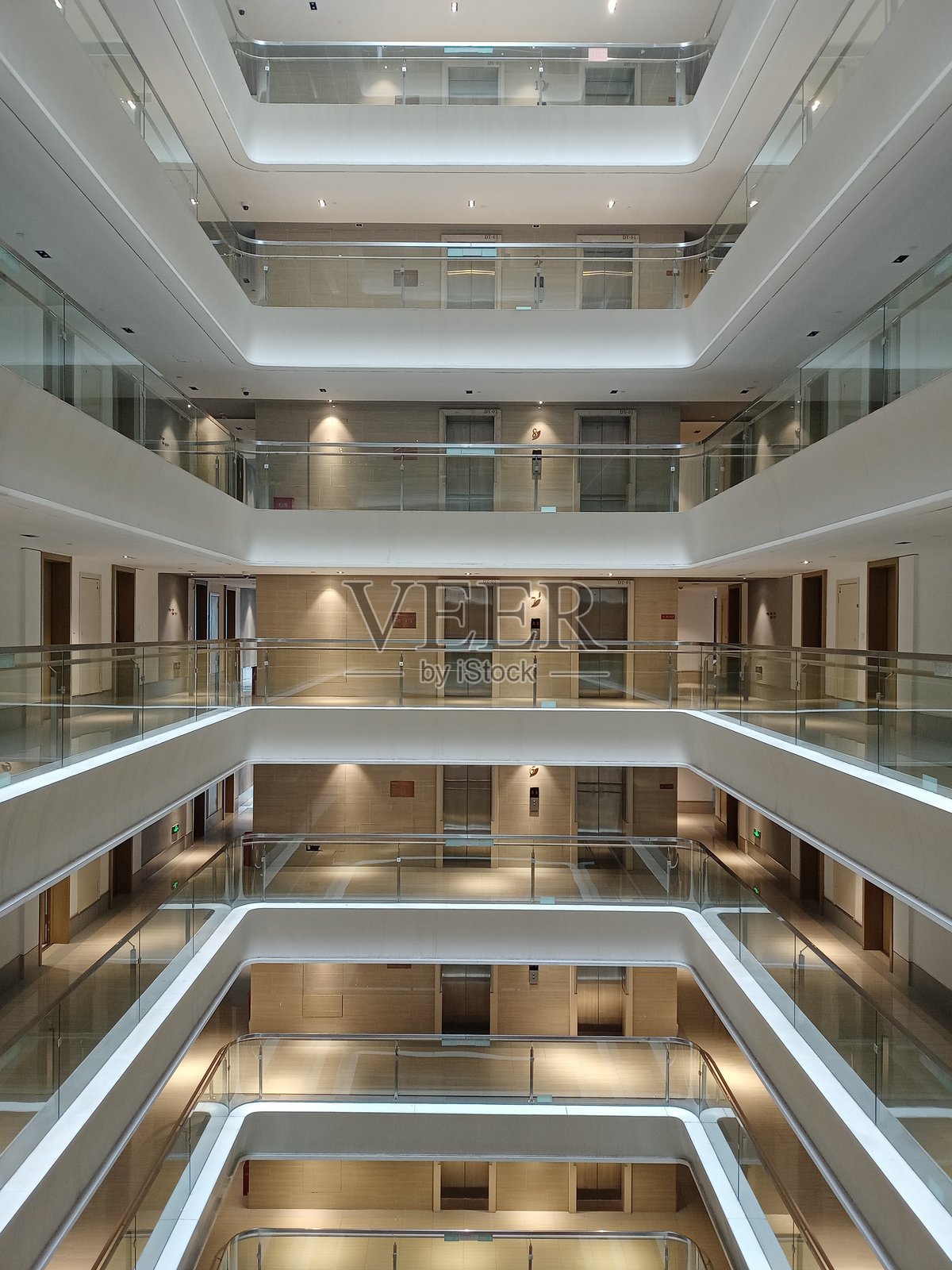 多层商业大厦照片摄影图片