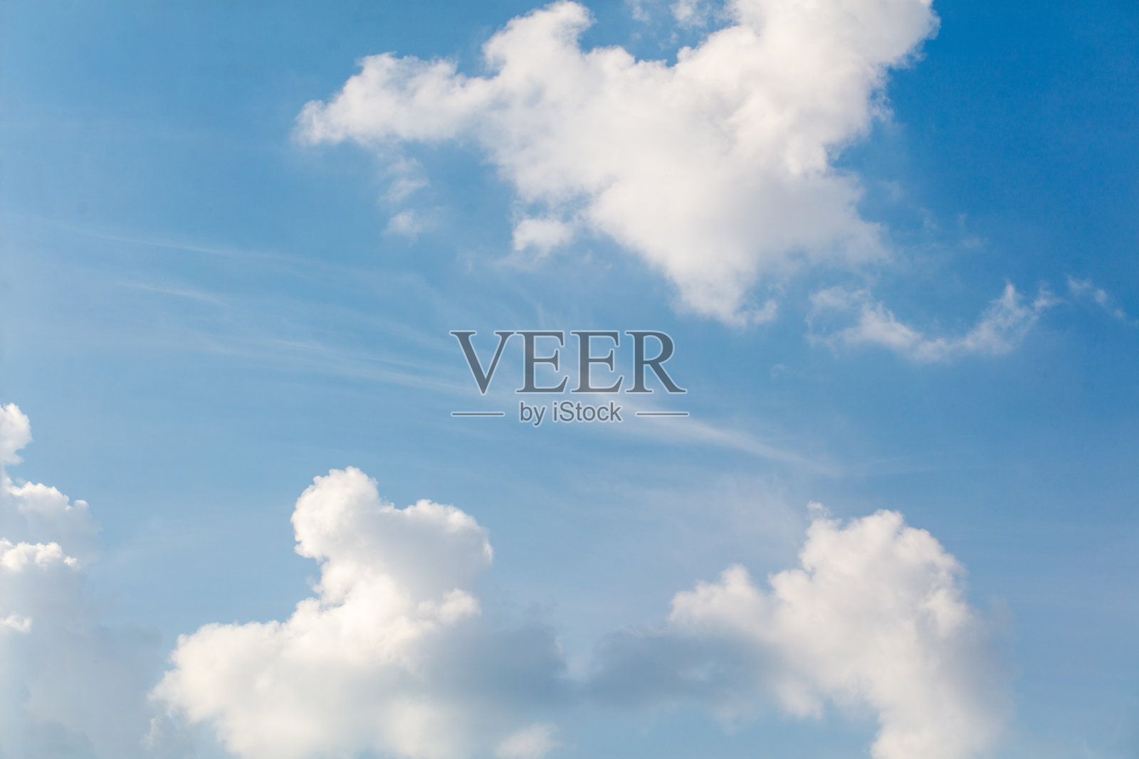 蓝天上的云彩作为背景照片摄影图片