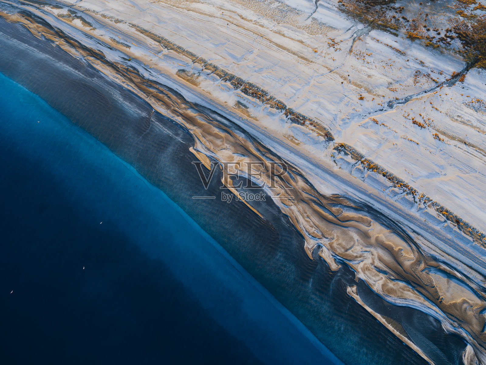 土耳其布尔杜尔的萨尔达湖照片摄影图片