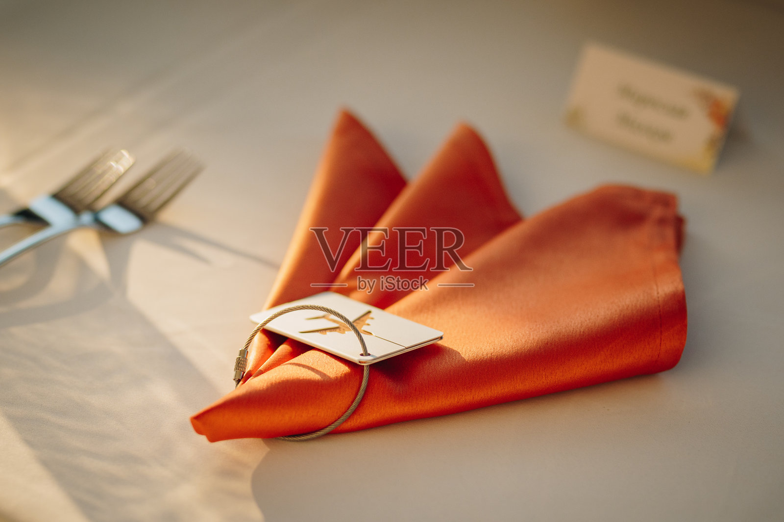 活动派对或婚礼接待的餐桌布置。旅行概念。照片摄影图片