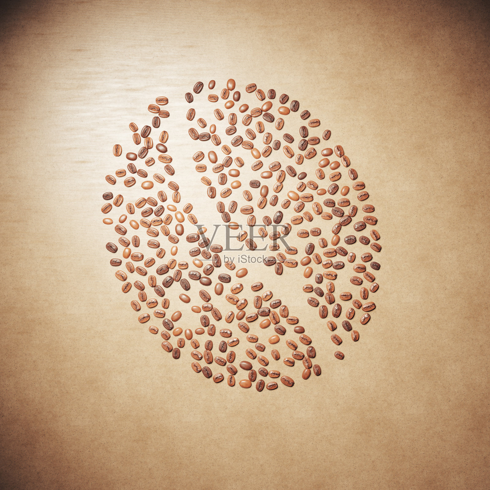 咖啡豆排列成一个咖啡豆的形状照片摄影图片