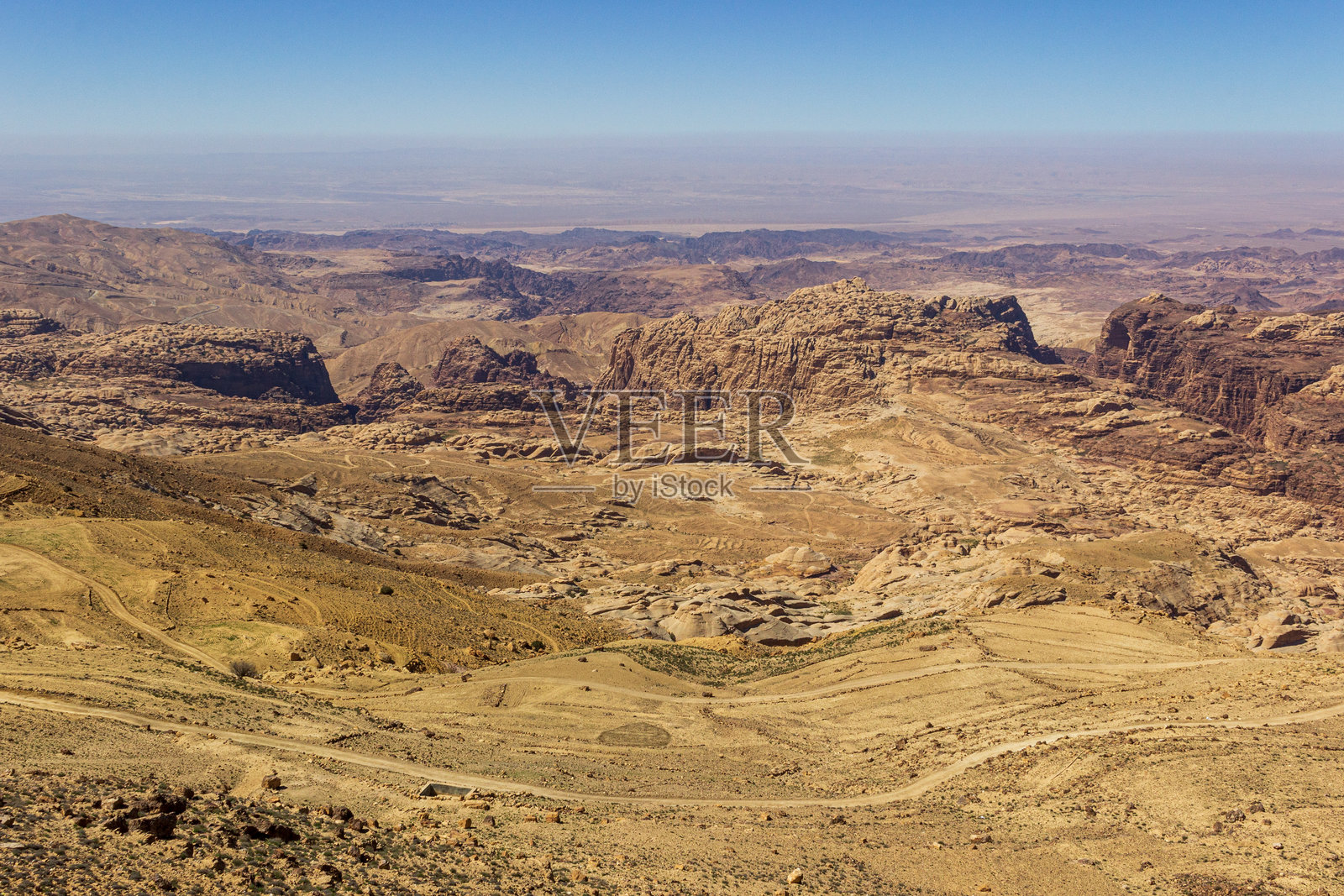 约旦广阔的沙漠山地景观照片摄影图片
