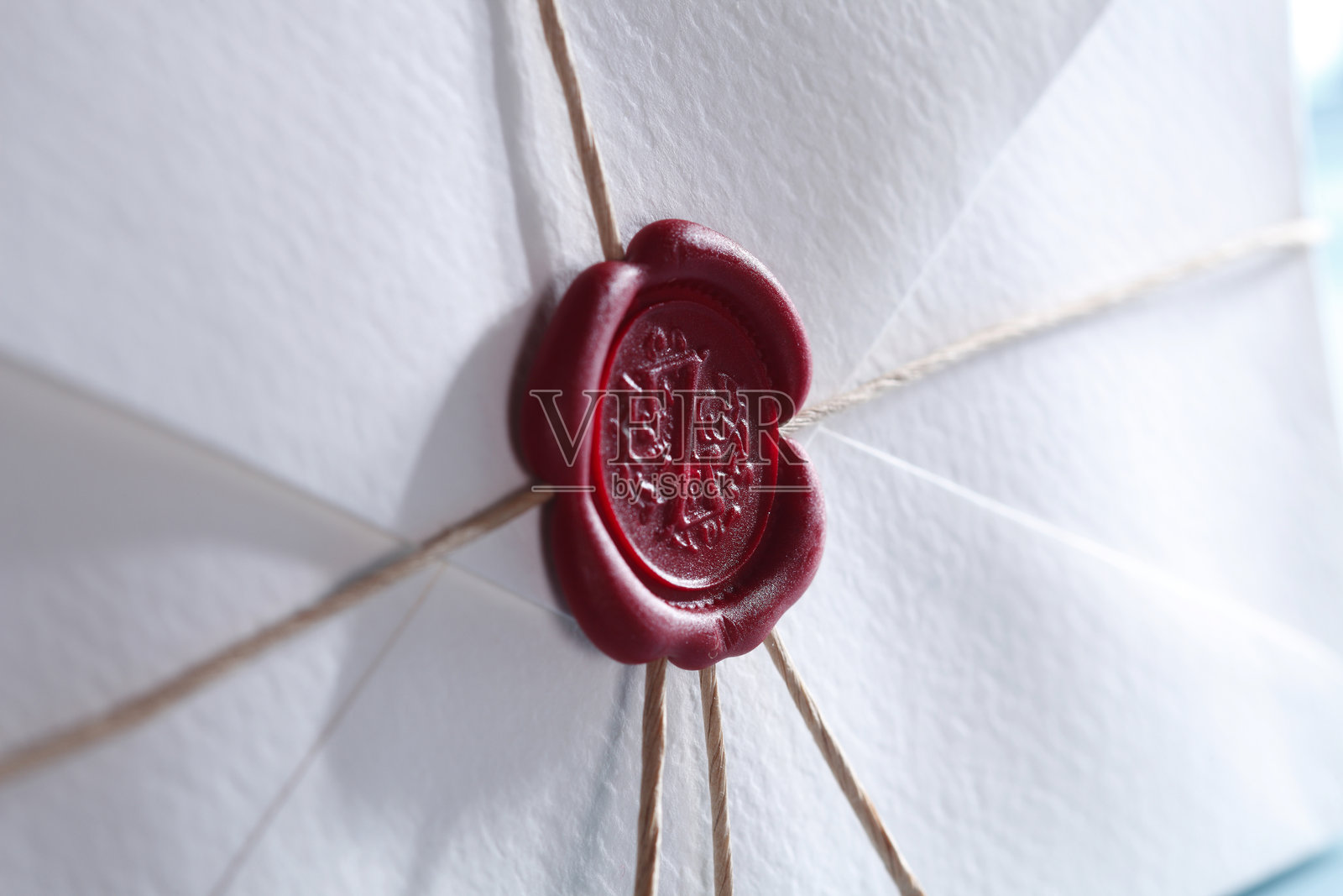 红蜡封印的信封特写照片摄影图片