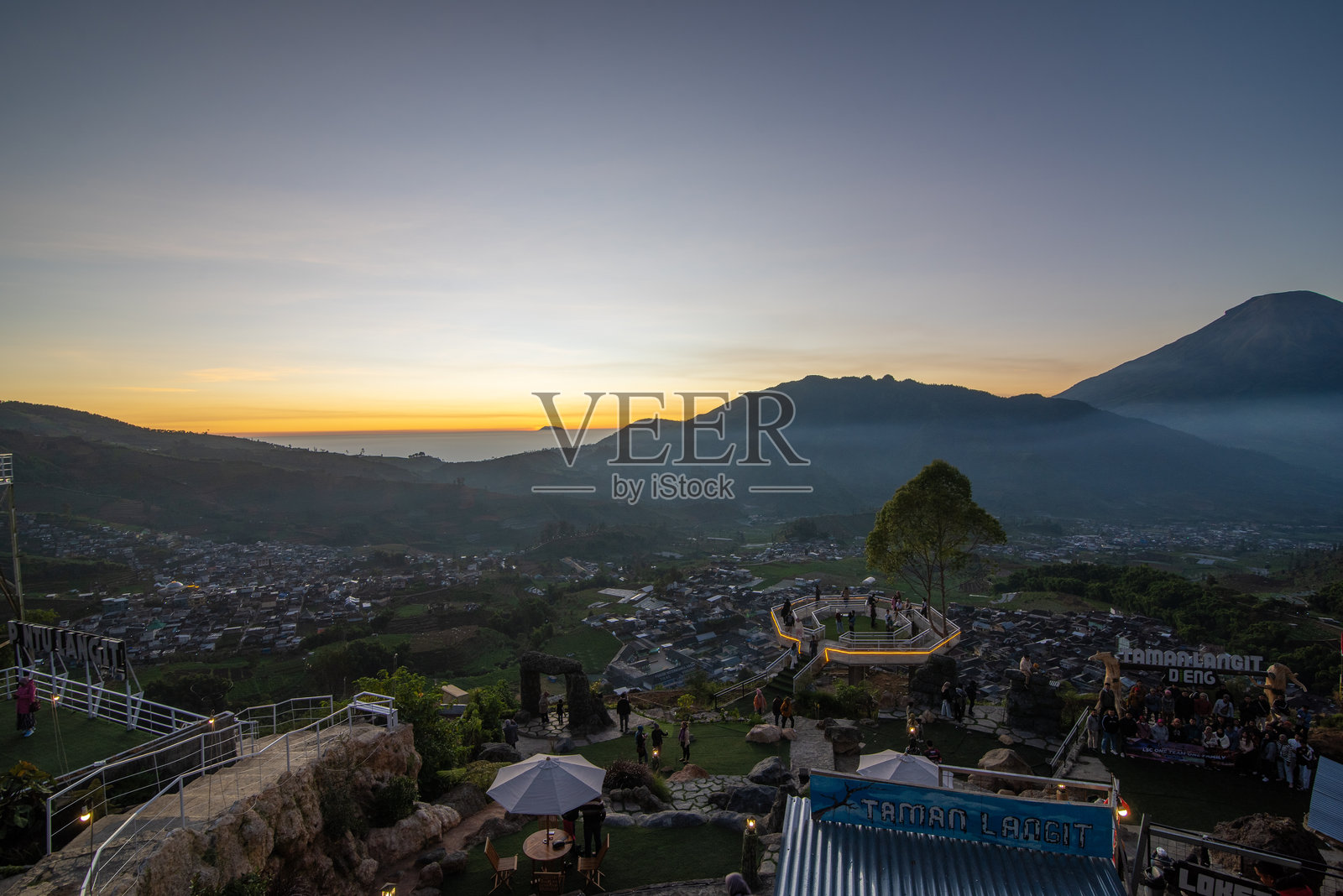 丁耶高原日出金色日出照片摄影图片