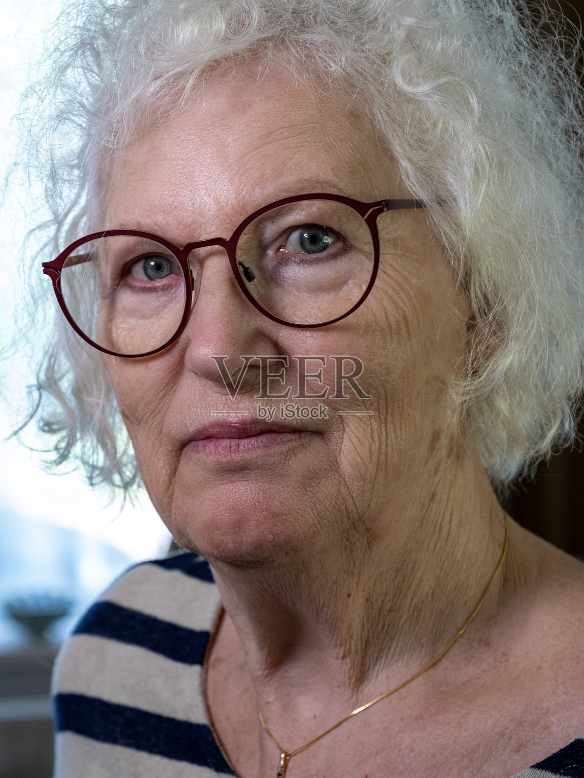 老年女性的肖像照片摄影图片