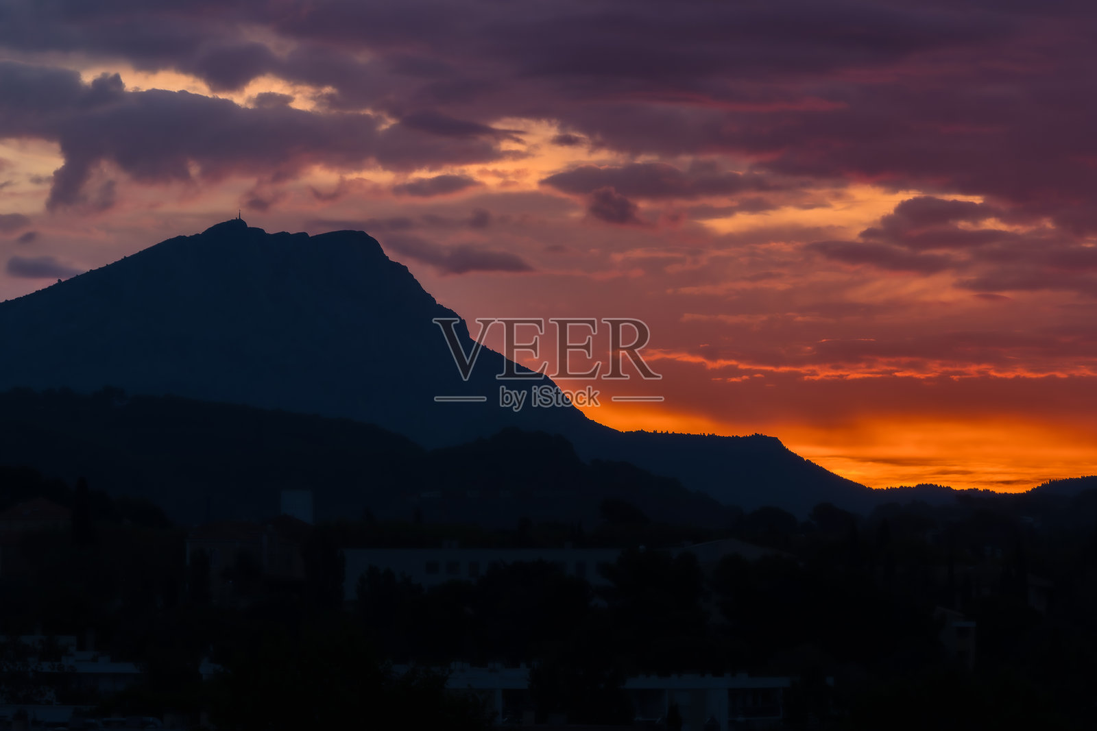 秋晨的圣维克多山照片摄影图片