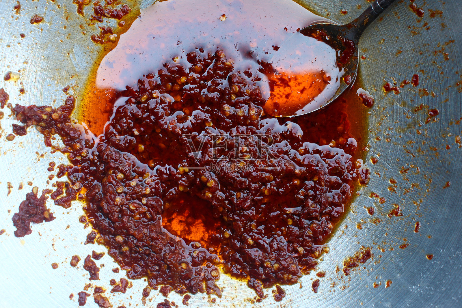 锅中的辣椒油调料照片摄影图片