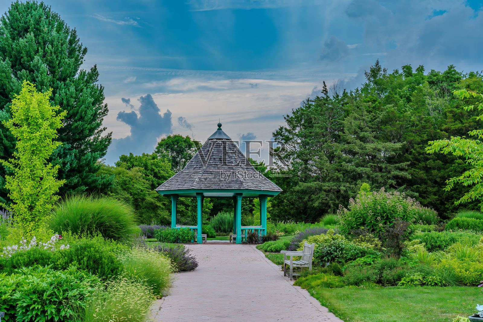 宁静的公园凉亭照片摄影图片