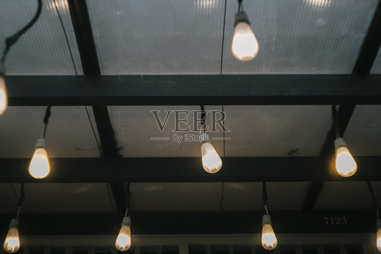 灯泡特写，孤立的灯具照片照片摄影图片