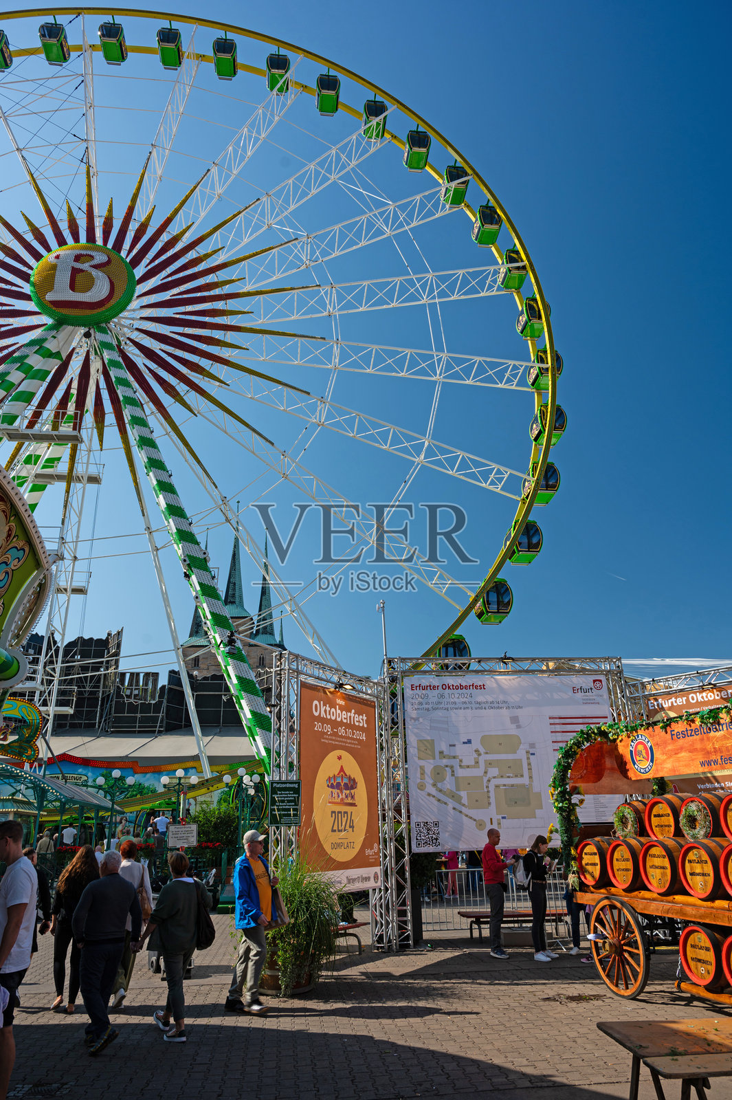 厄尔福特大教堂广场的十月节照片摄影图片