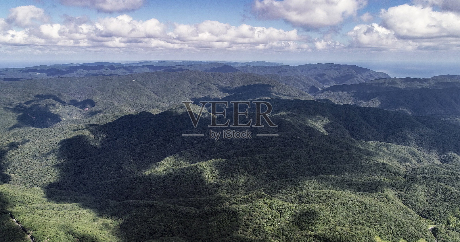 天草岛的山脉、河流和海洋照片摄影图片