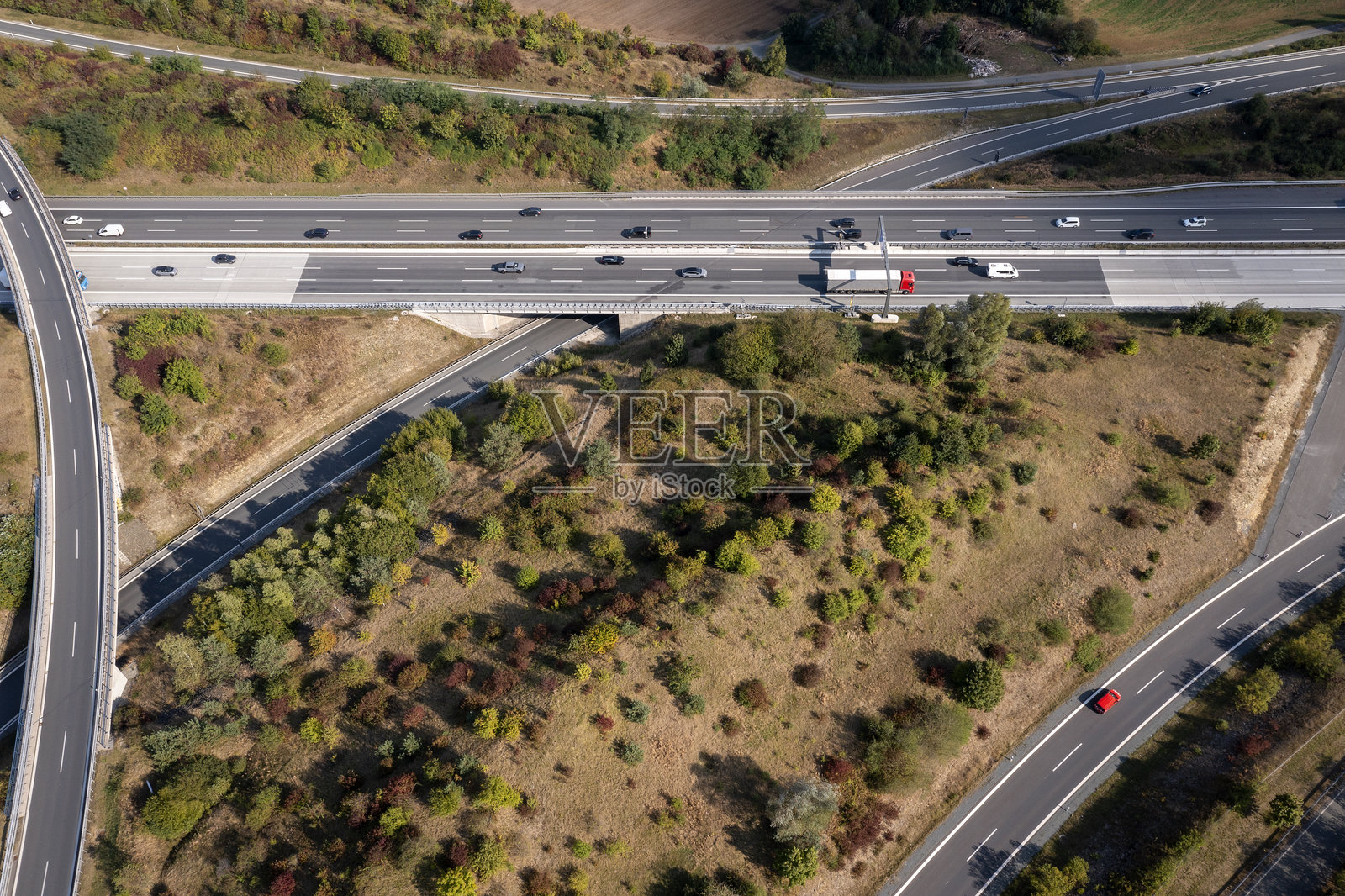 高速公路立交桥的鸟瞰图照片摄影图片