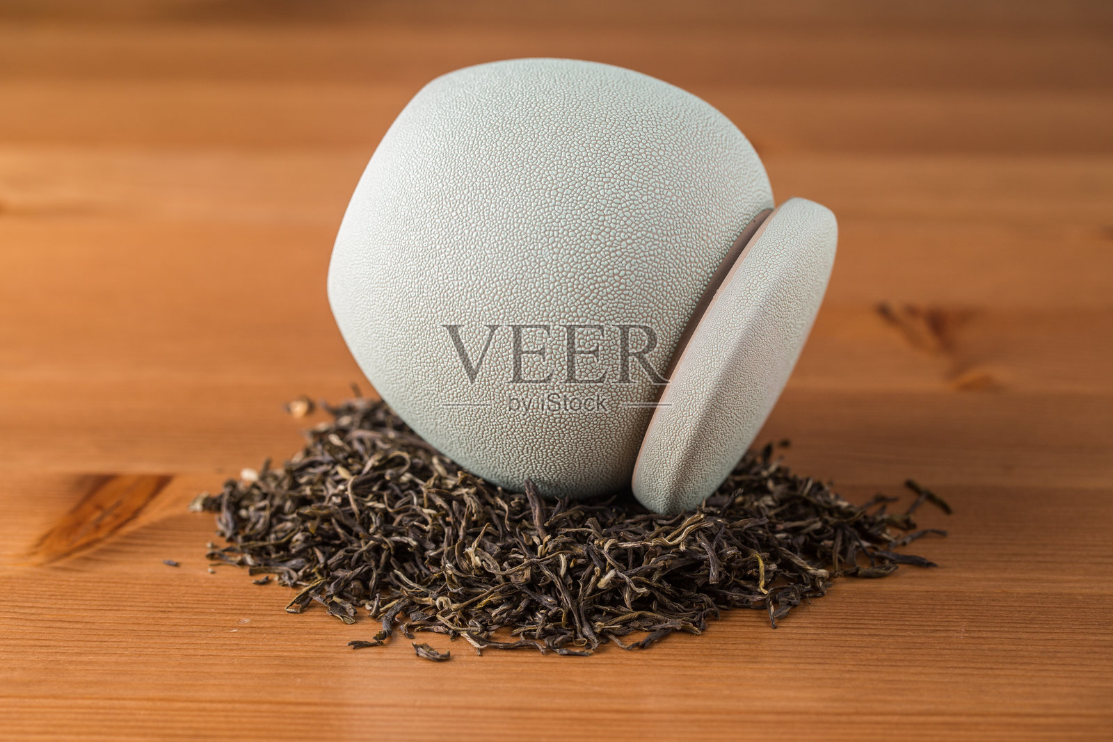 复古或古董浅绿色茶叶罐，带流苏，孤立展示照片摄影图片