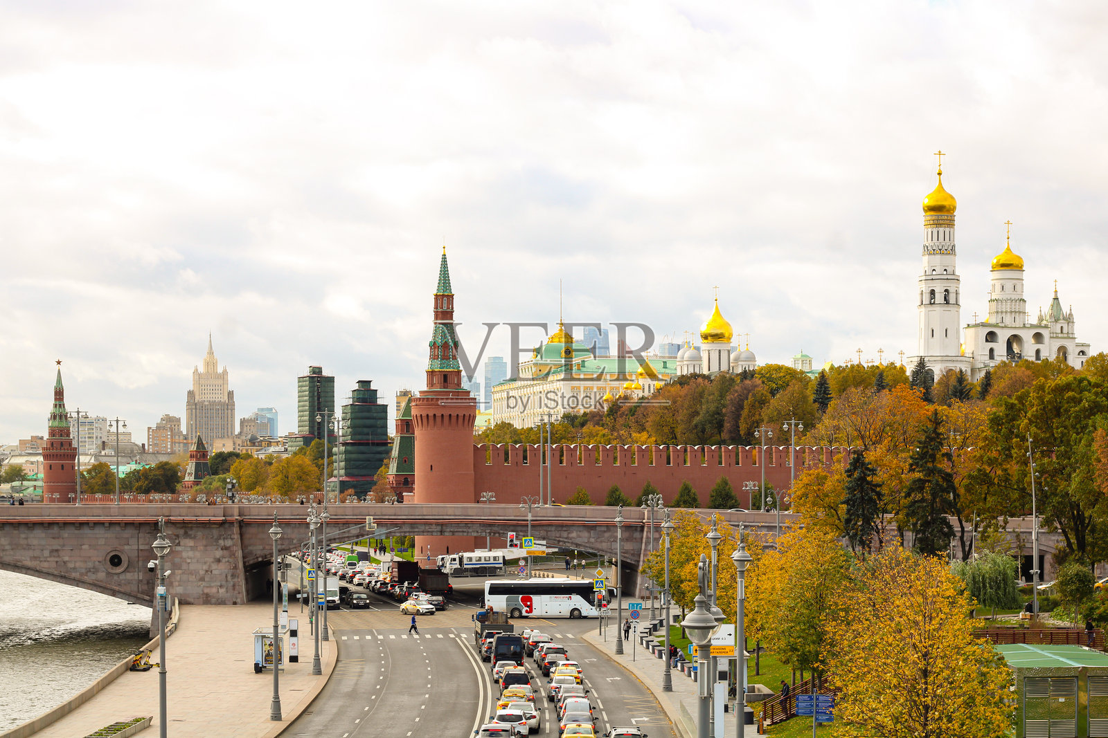 俄罗斯莫斯科 - 2022年10月。克里姆林宫墙,参议院宫,莫斯科历史中心照片摄影图片