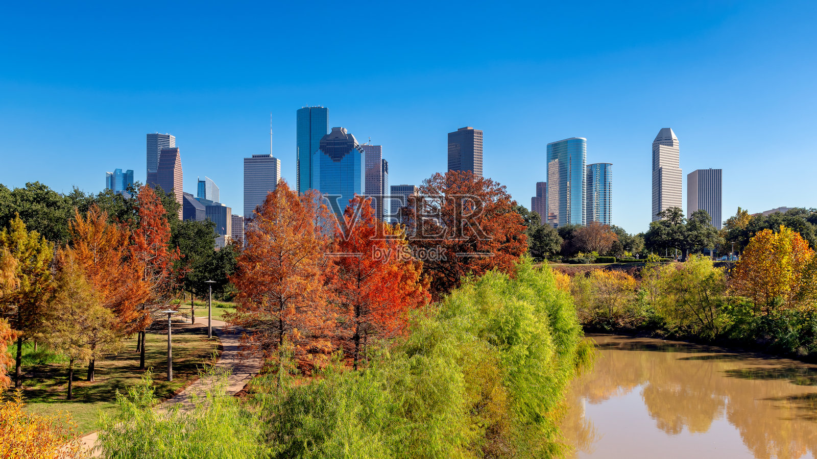 德克萨斯州休斯顿市中心的秋日阳光下的天际线照片摄影图片