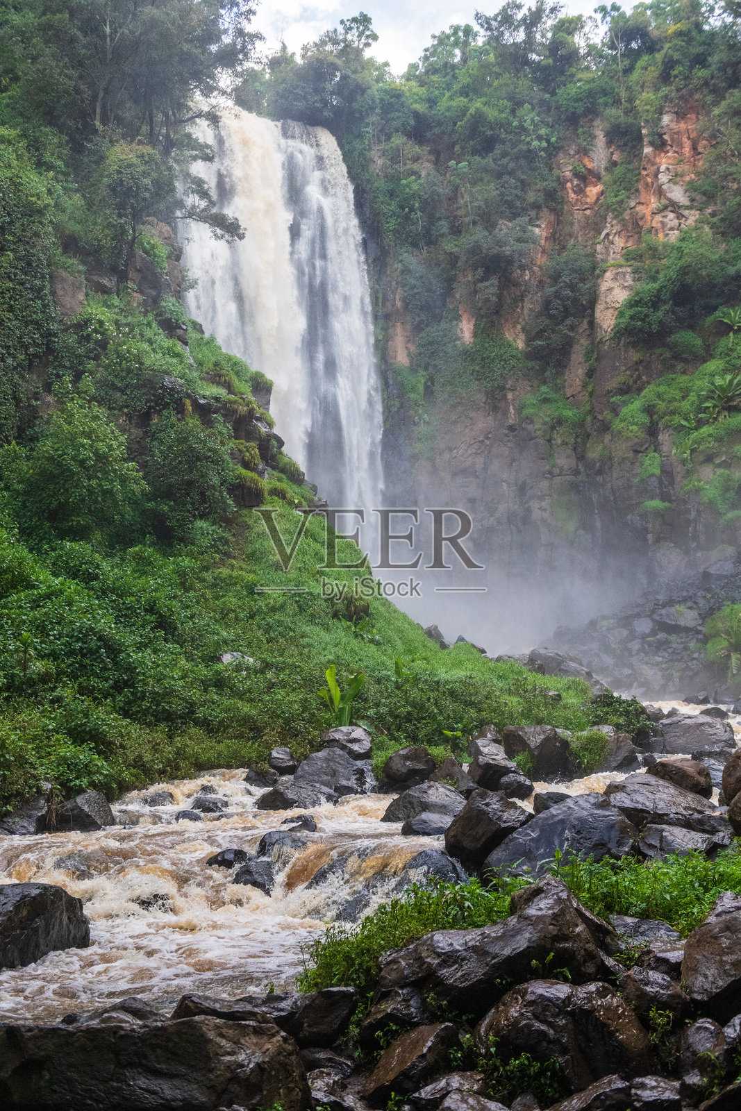 肯尼亚的汤普森瀑布照片摄影图片