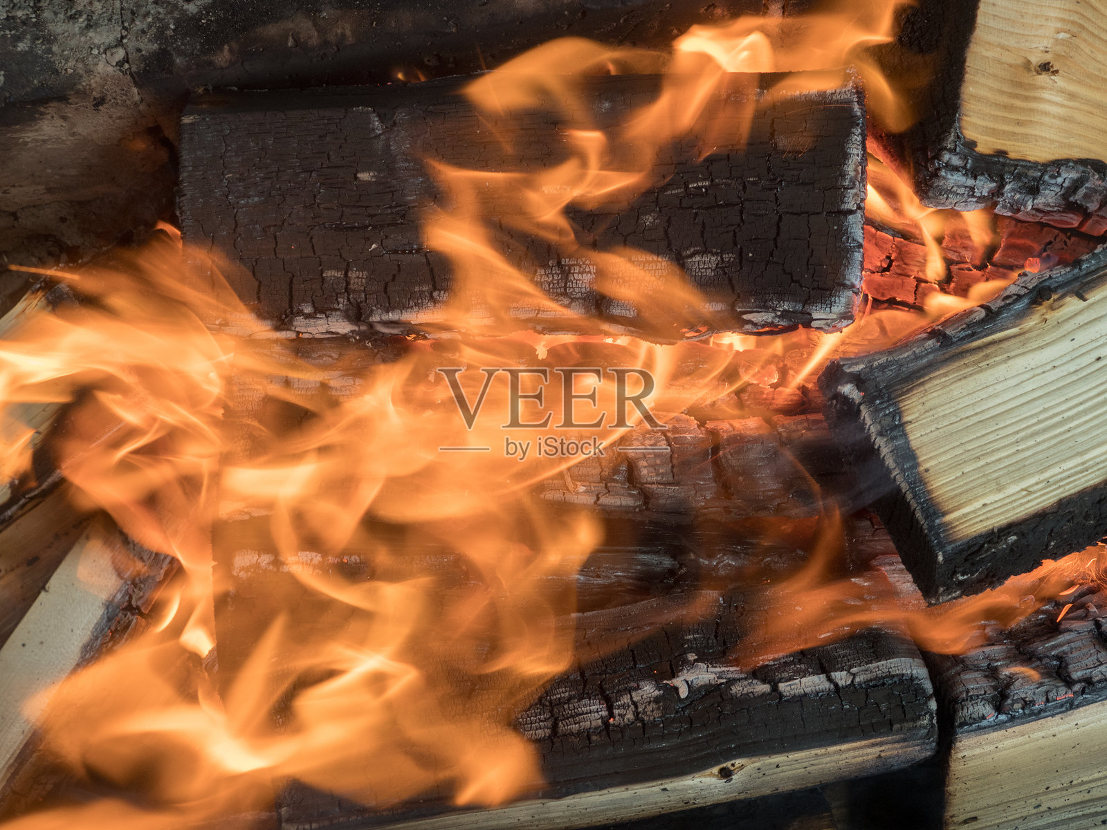 抽象的燃烧木柴照片摄影图片