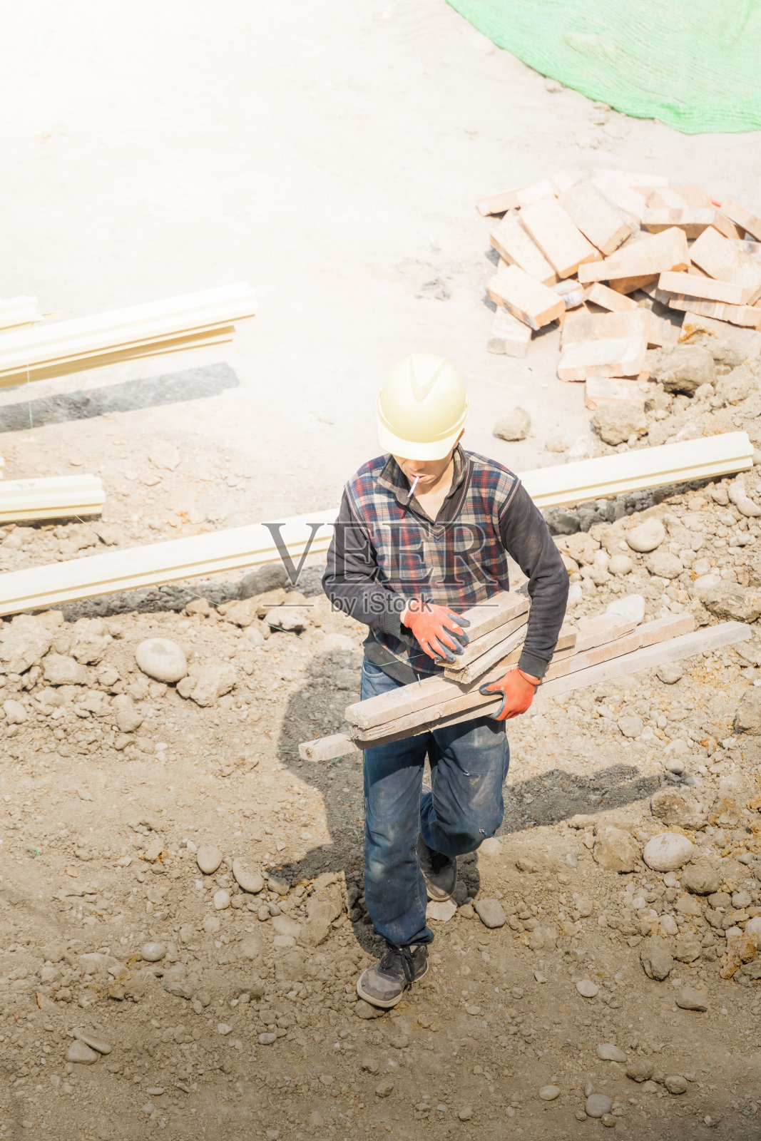 建筑工地上的工人照片摄影图片