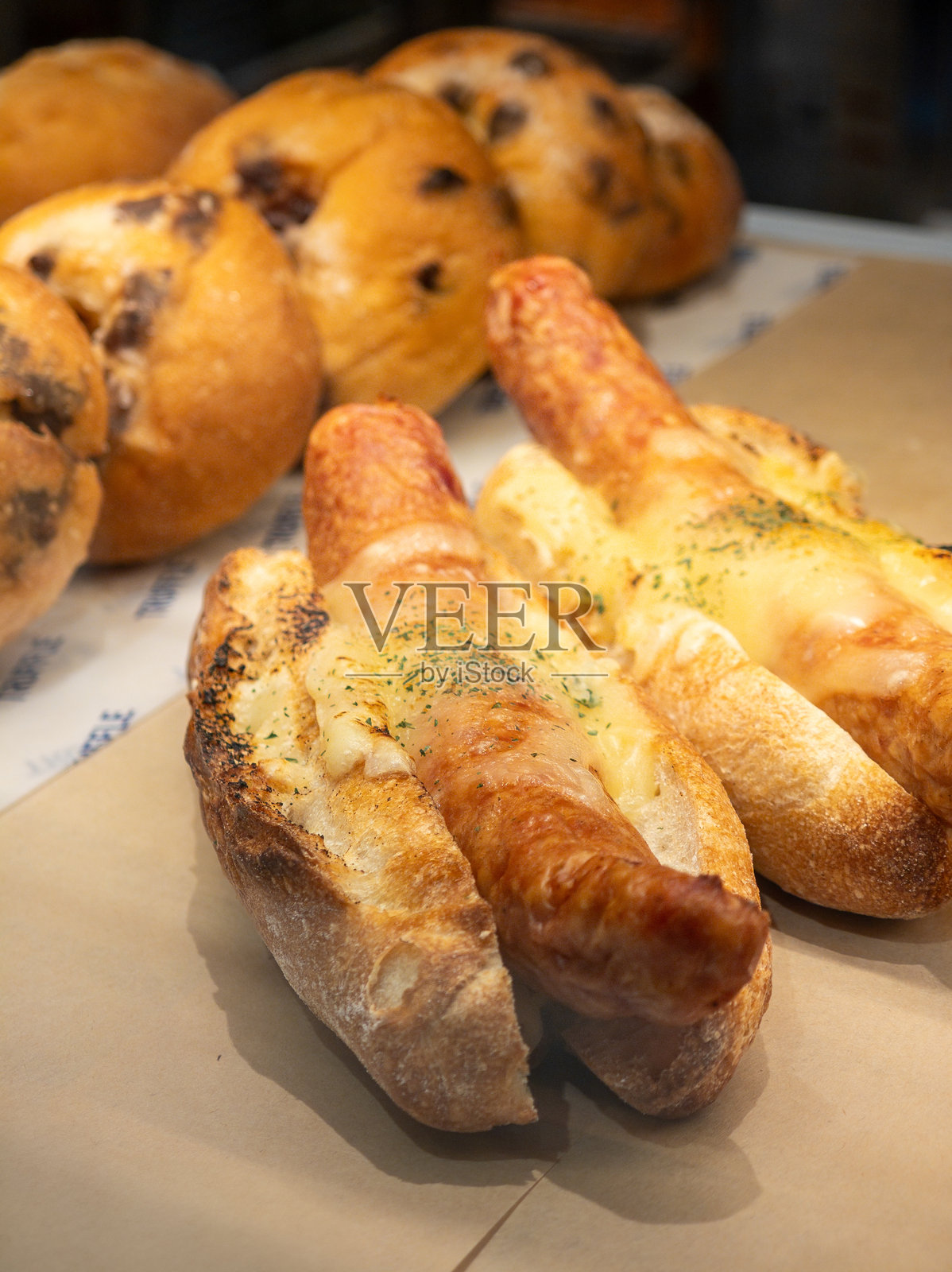 日本面包店的新鲜烘焙美食照片摄影图片