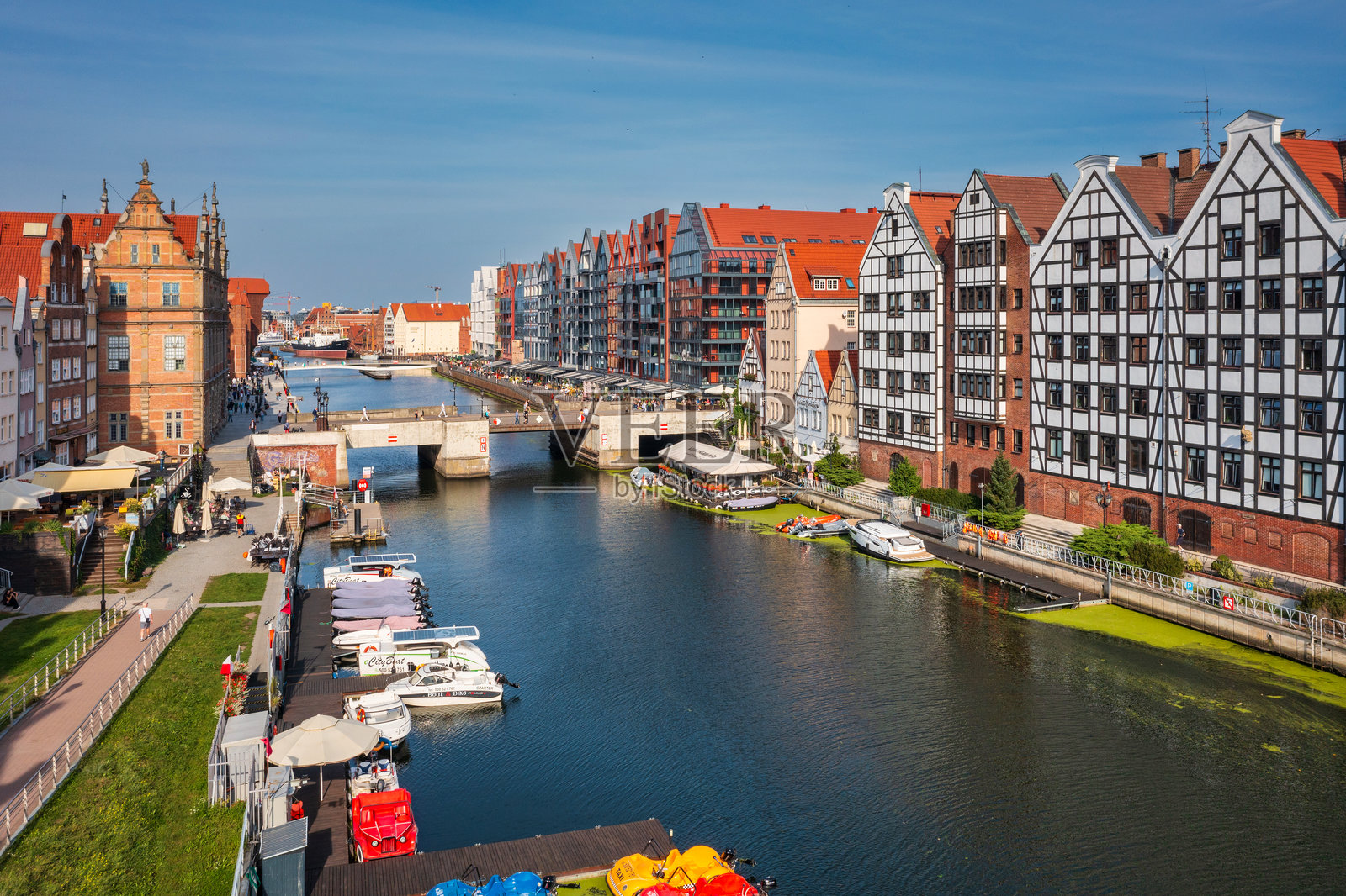 波兰格但斯克的主城区夏季景象。照片摄影图片