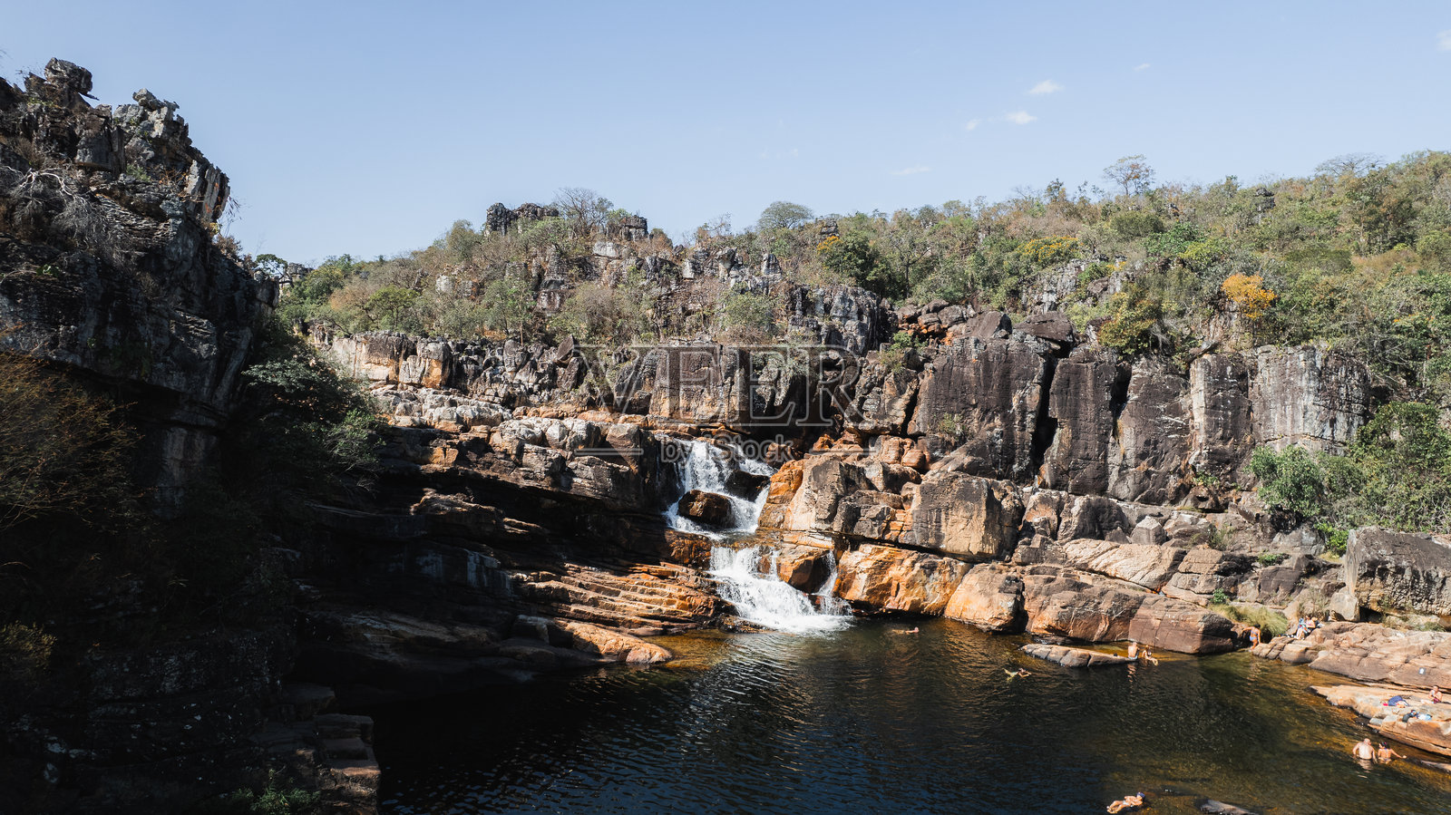 巴西戈亚斯州查帕达多斯维阿德罗斯国家公园的瀑布航拍照片照片摄影图片