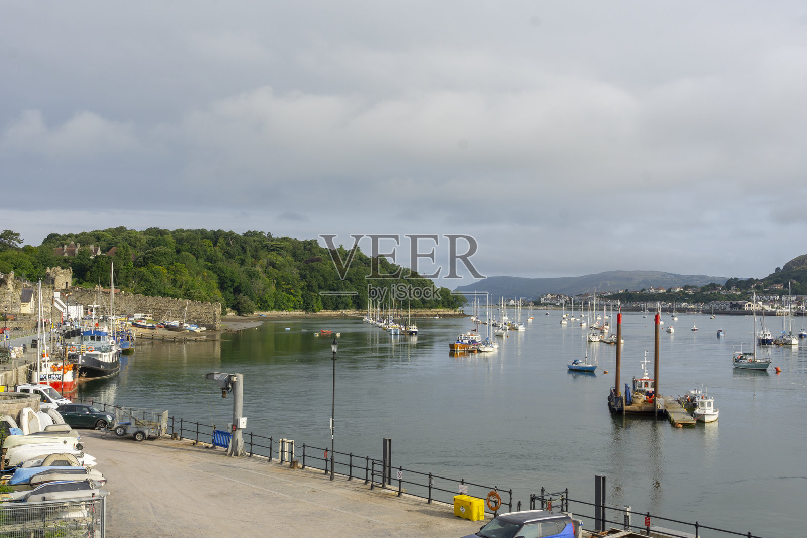 沿着康威码头和海滨的景色照片摄影图片