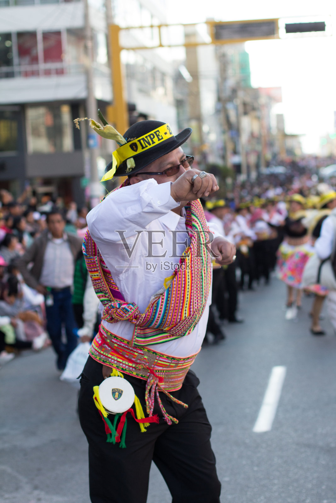 民间舞者在跳“圣地亚哥”舞照片摄影图片