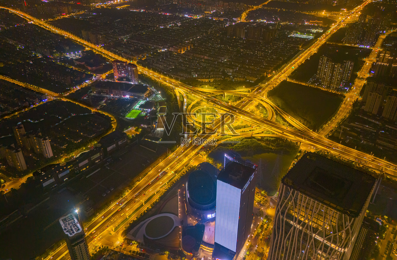 上海市中心夜景的鸟瞰图照片摄影图片