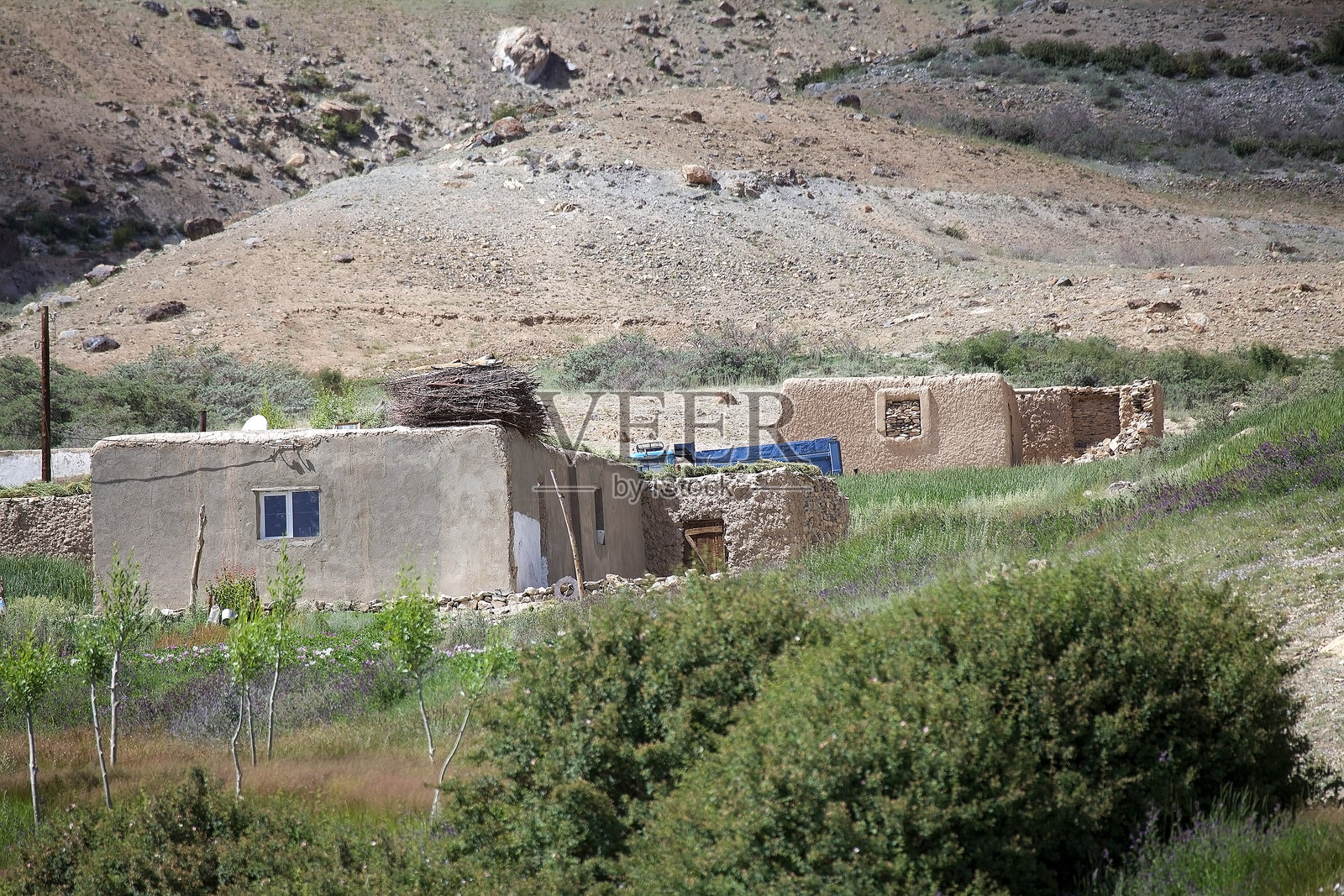 塔吉克斯坦戈尔诺-巴达赫尚地区的帕米尔山脉中的贾朗村照片摄影图片