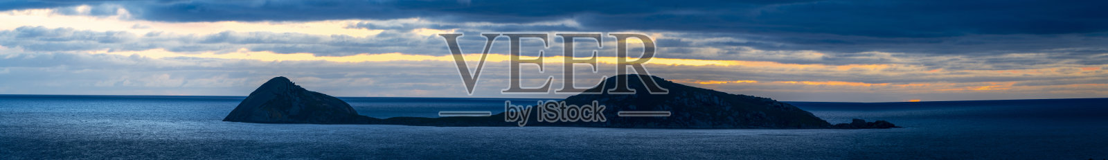 日落后的双岛全景，威尔逊岬，维多利亚州，澳大利亚。照片摄影图片