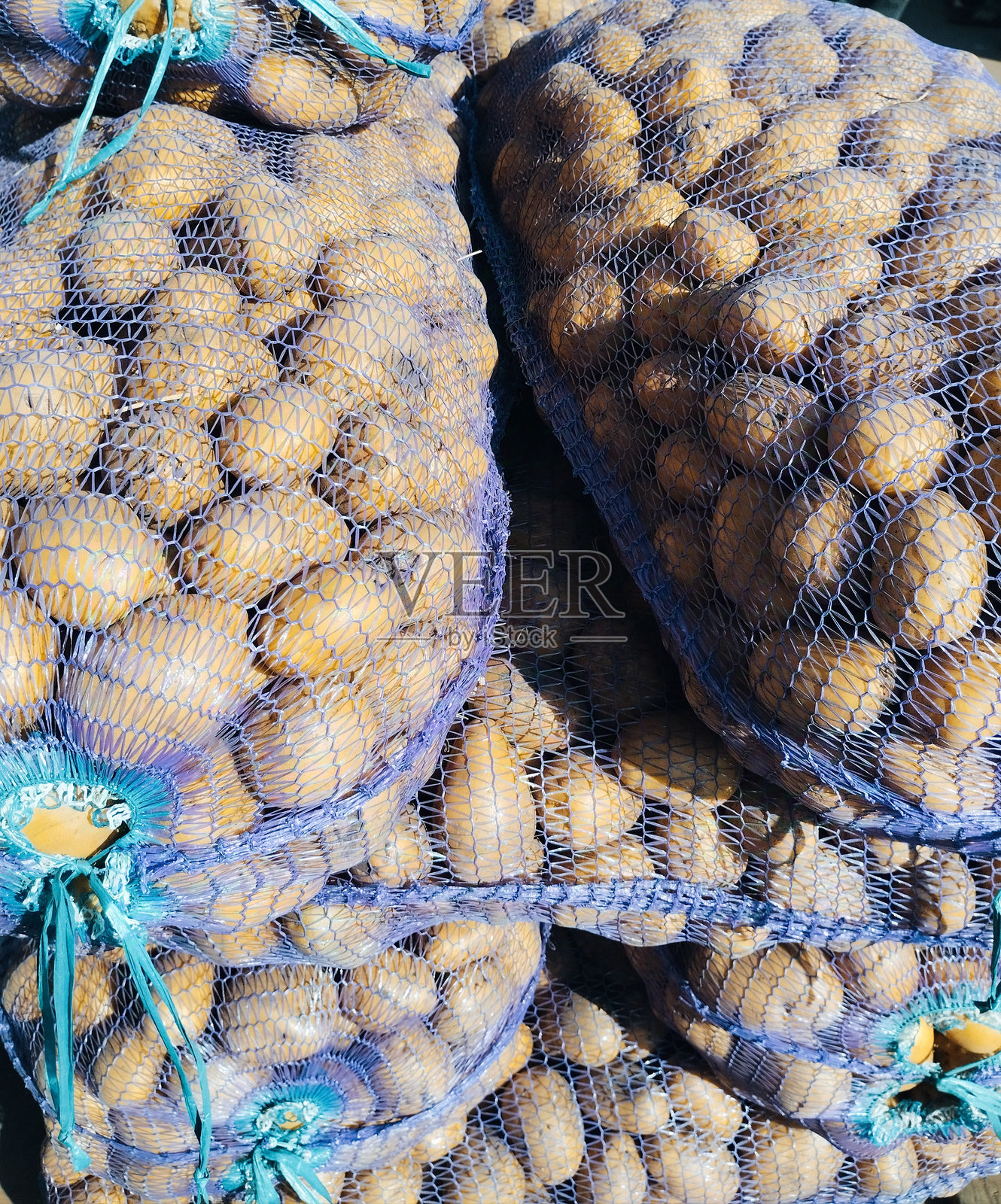 网袋中的土豆照片摄影图片