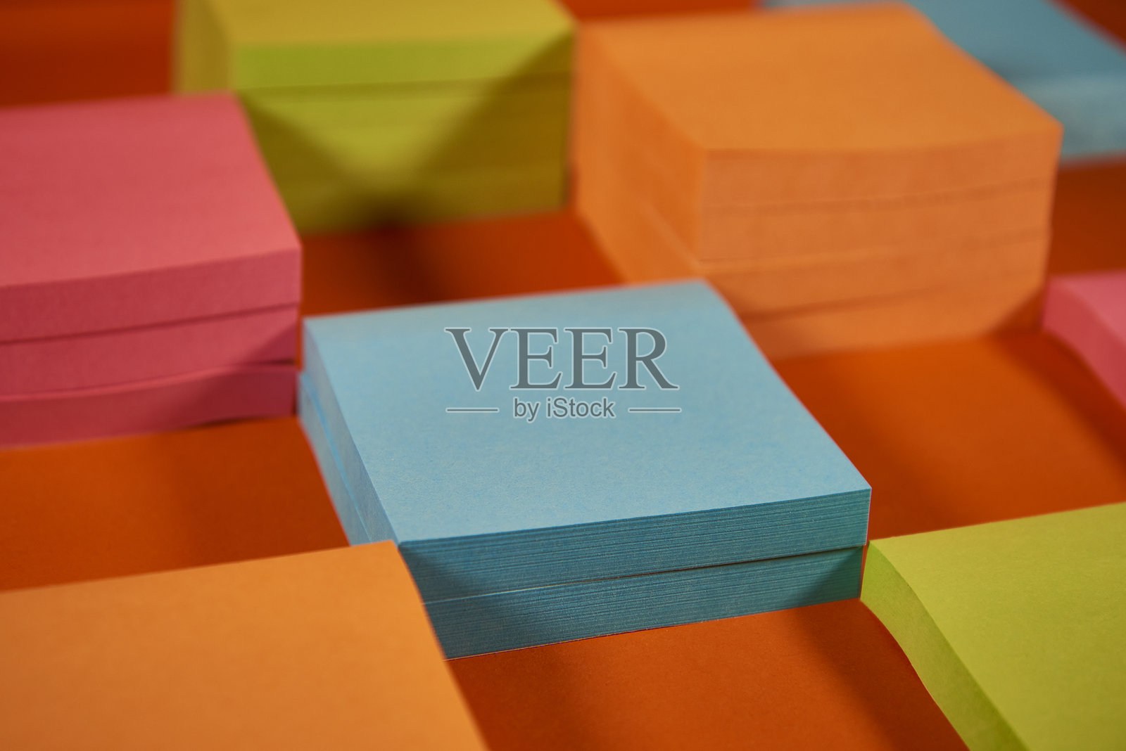 多彩的便利贴纸垫照片摄影图片